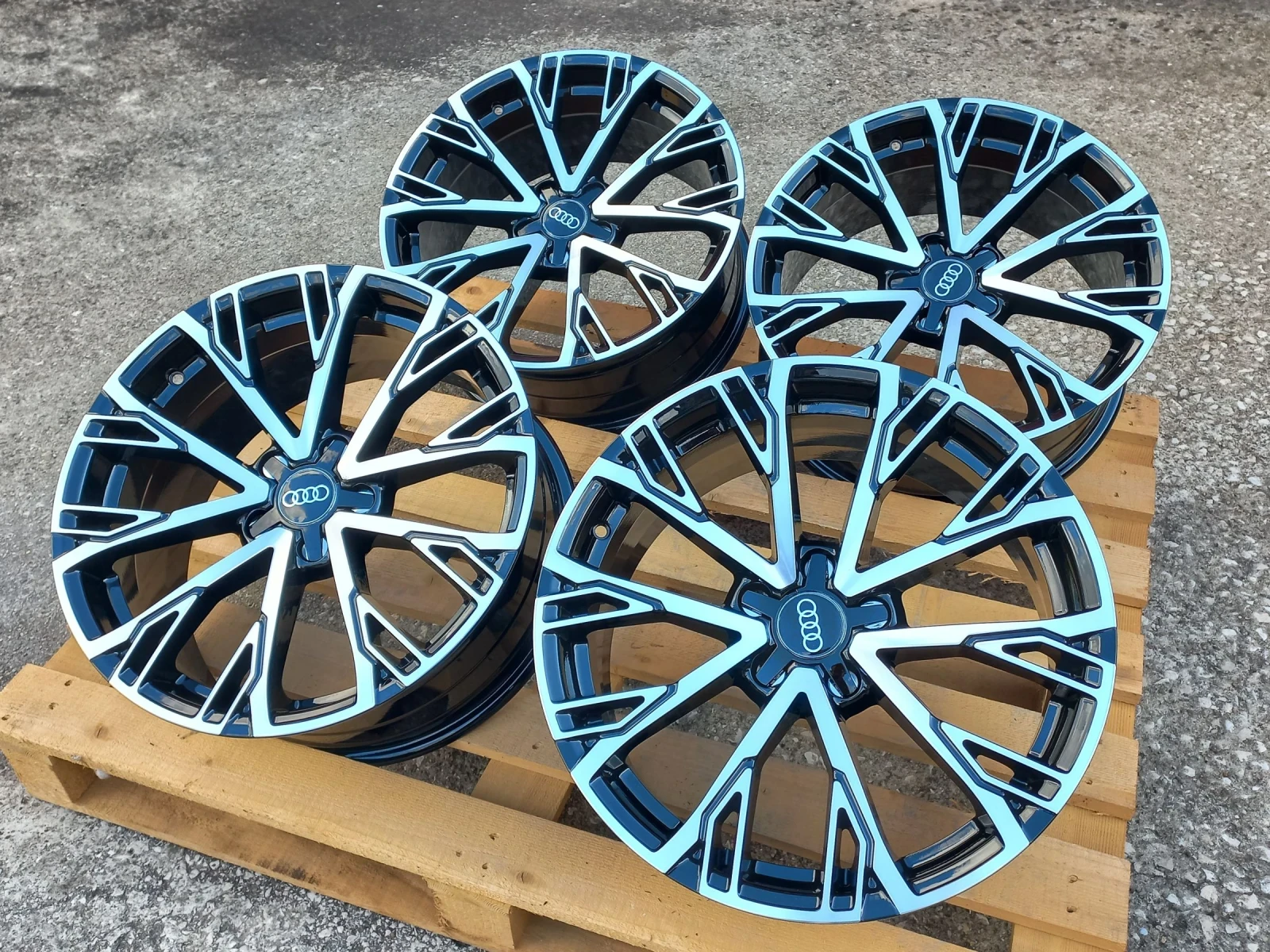 Джанти за Audi, снимка 6 - Гуми и джанти - 54601337