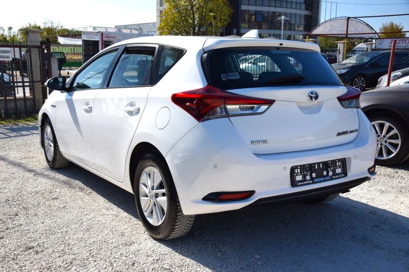 Toyota Auris 1.8 HYBRID, снимка 5 - Автомобили и джипове - 47764179