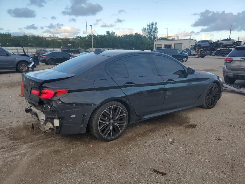 BMW 530 М-пакет* Подгрев* Keyless* Камера* Headup* 35хил.к, снимка 3 - Автомобили и джипове - 48487841