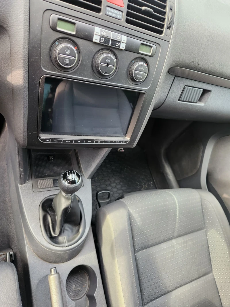 VW Touran 2.0 tdi - 140 hp, снимка 7 - Автомобили и джипове - 52525075