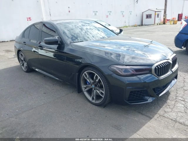 BMW 550 M550i* xDrive* HARMAN KARDON* ПОДГРЕВ* ОБДУХ* ШИБИ, снимка 2 - Автомобили и джипове - 55570350