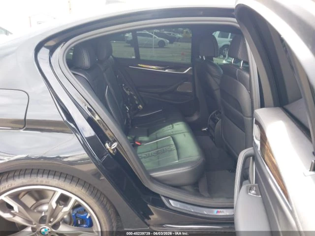 BMW 550 M550i* xDrive* HARMAN KARDON* ПОДГРЕВ* ОБДУХ* ШИБИ, снимка 7 - Автомобили и джипове - 55570350
