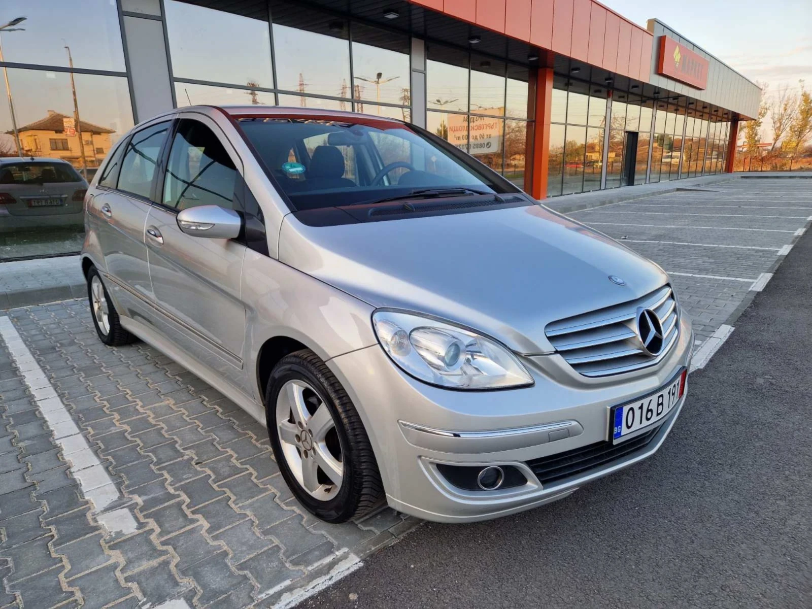 Mercedes-Benz B 200 2.0 - изображение 2