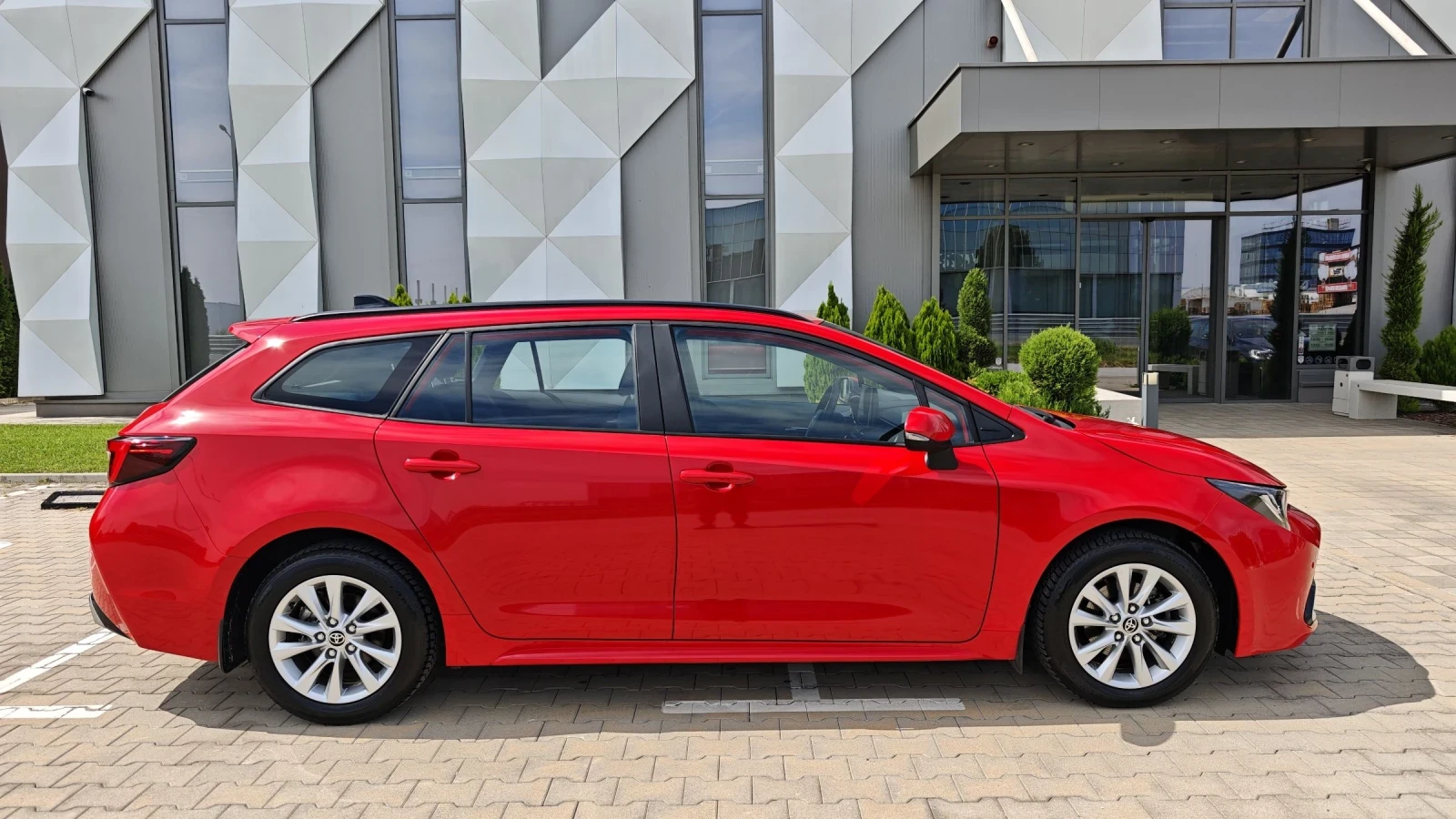 Toyota Corolla 1.8i hibrid - изображение 7