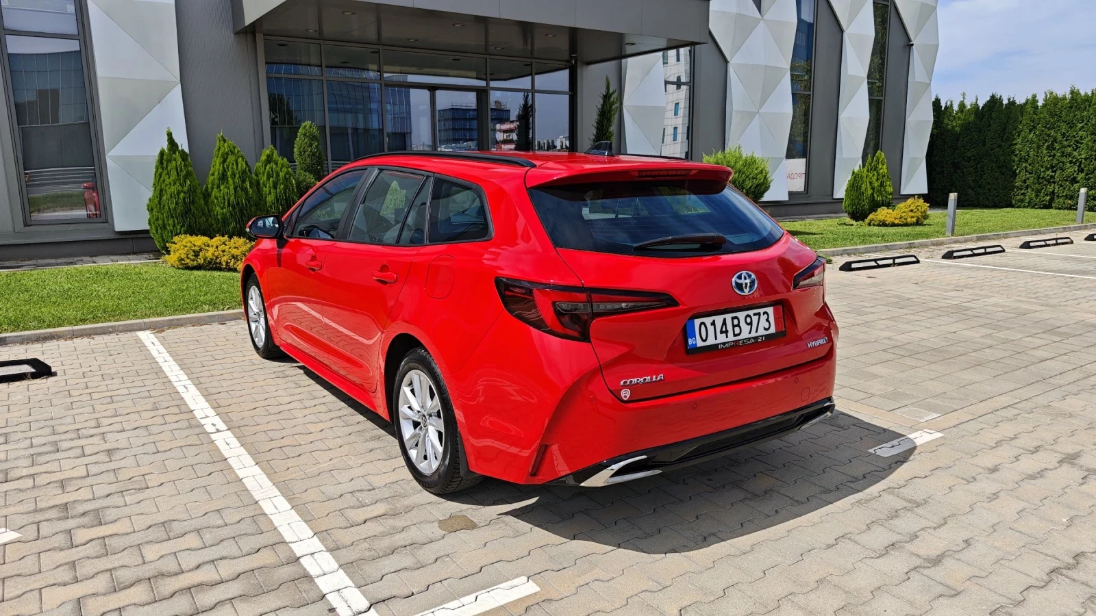 Toyota Corolla 1.8i hibrid - изображение 5