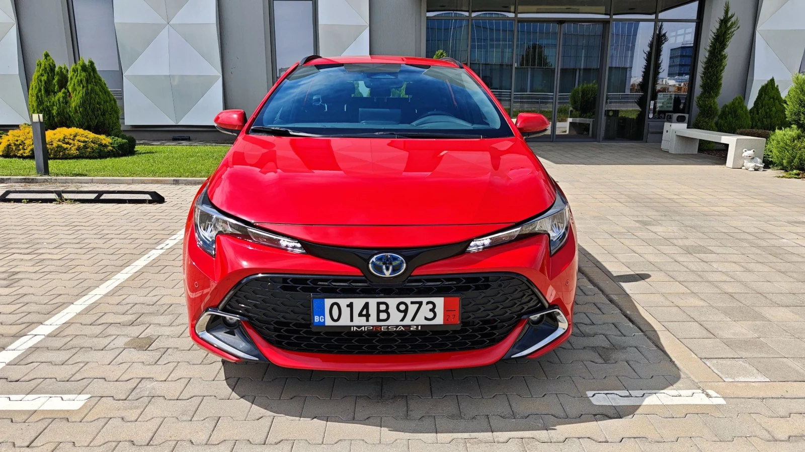 Toyota Corolla 1.8i hibrid - изображение 2