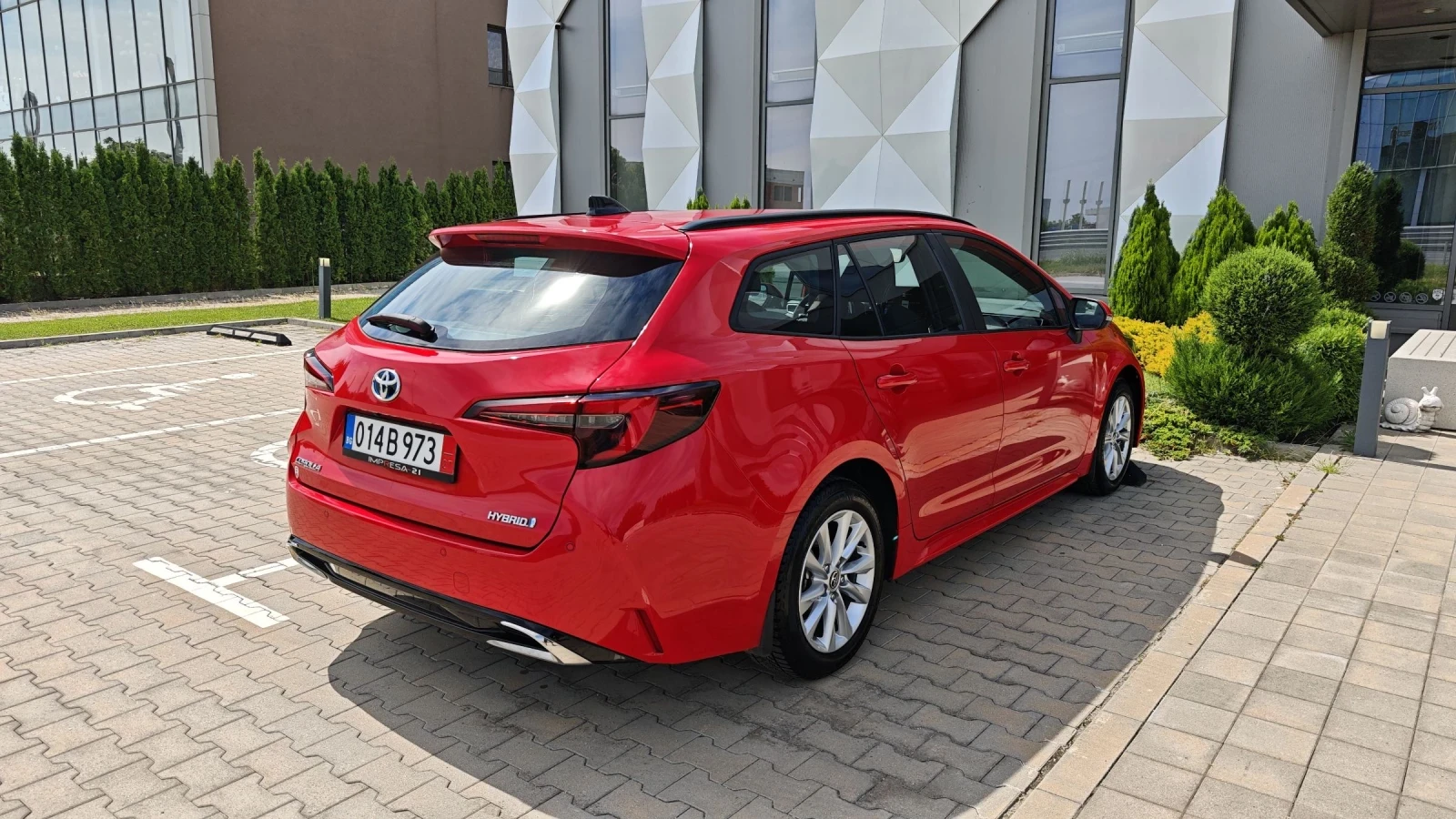 Toyota Corolla 1.8i hibrid - изображение 4