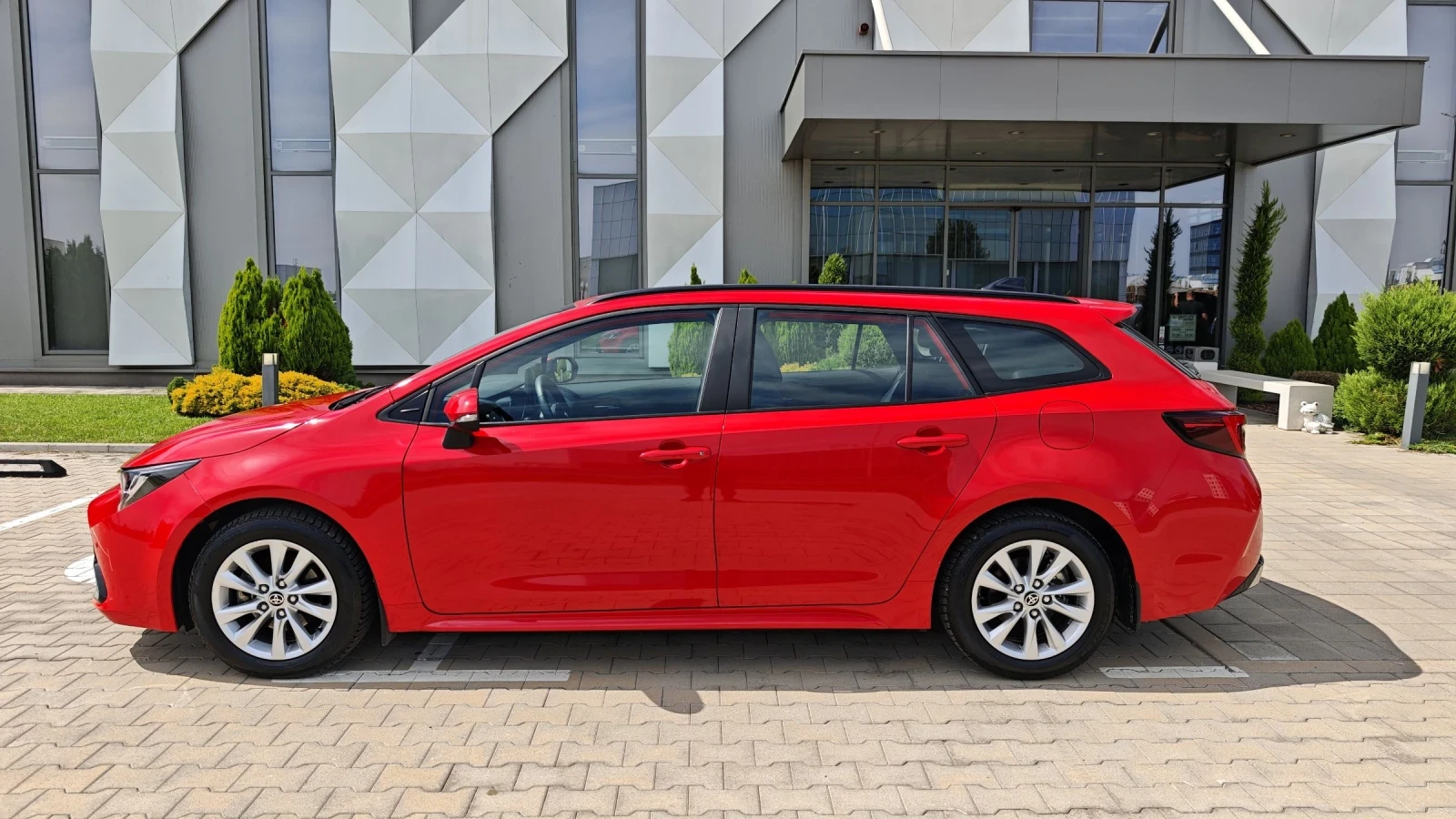 Toyota Corolla 1.8i hibrid - изображение 6