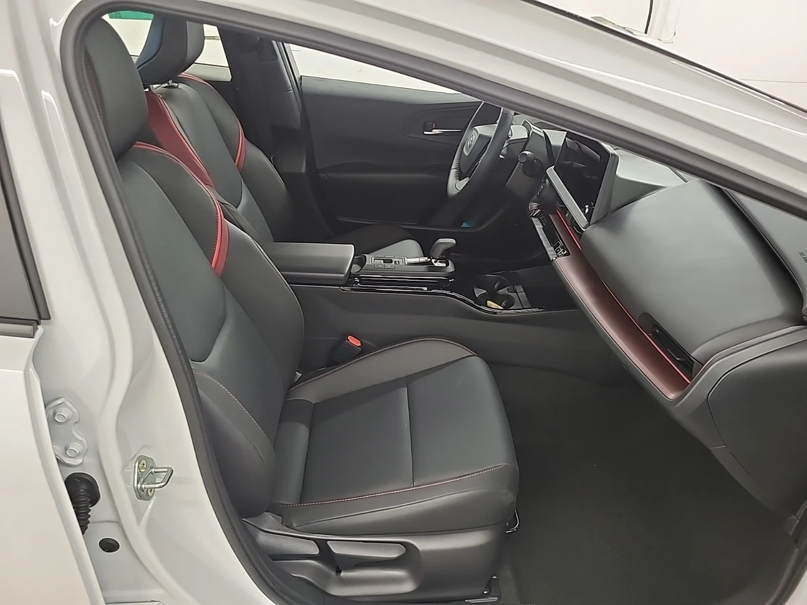 Toyota Prius XSE Plug-In HYBRID * CARFAX*  | Mobile.bg � ����������� 11