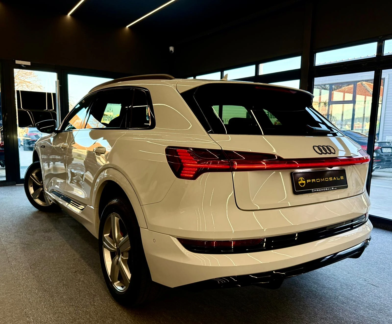 Audi E-Tron 50 * Quattro * 360 * Панорама * Лизинг - изображение 4