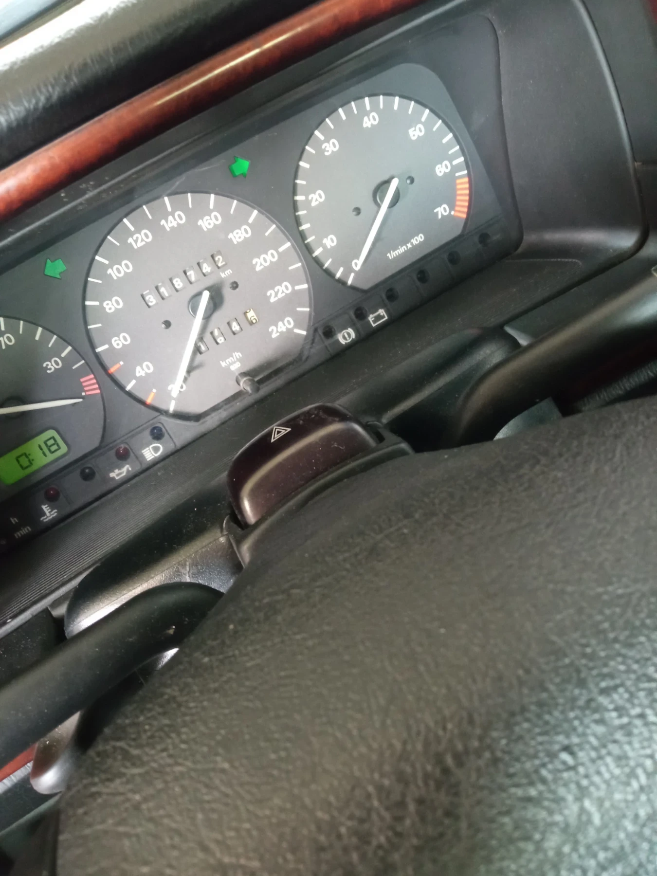 VW Passat Комби, снимка 7 - Автомобили и джипове - 54415010