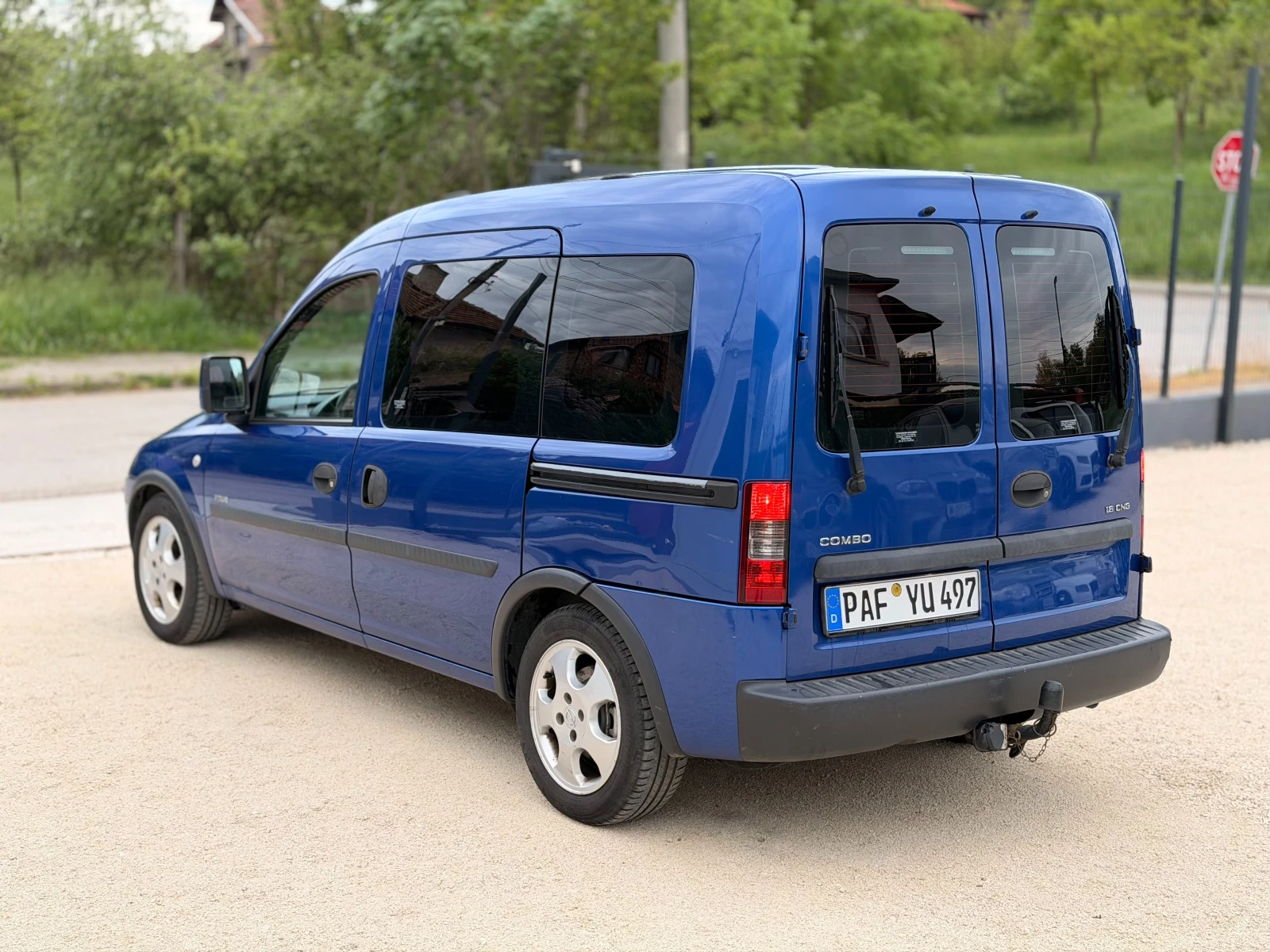 Opel Combo 1.6 CNG | TOUR | ФАБРИЧЕН МЕТАН, снимка 4 - Автомобили и джипове - 54360415