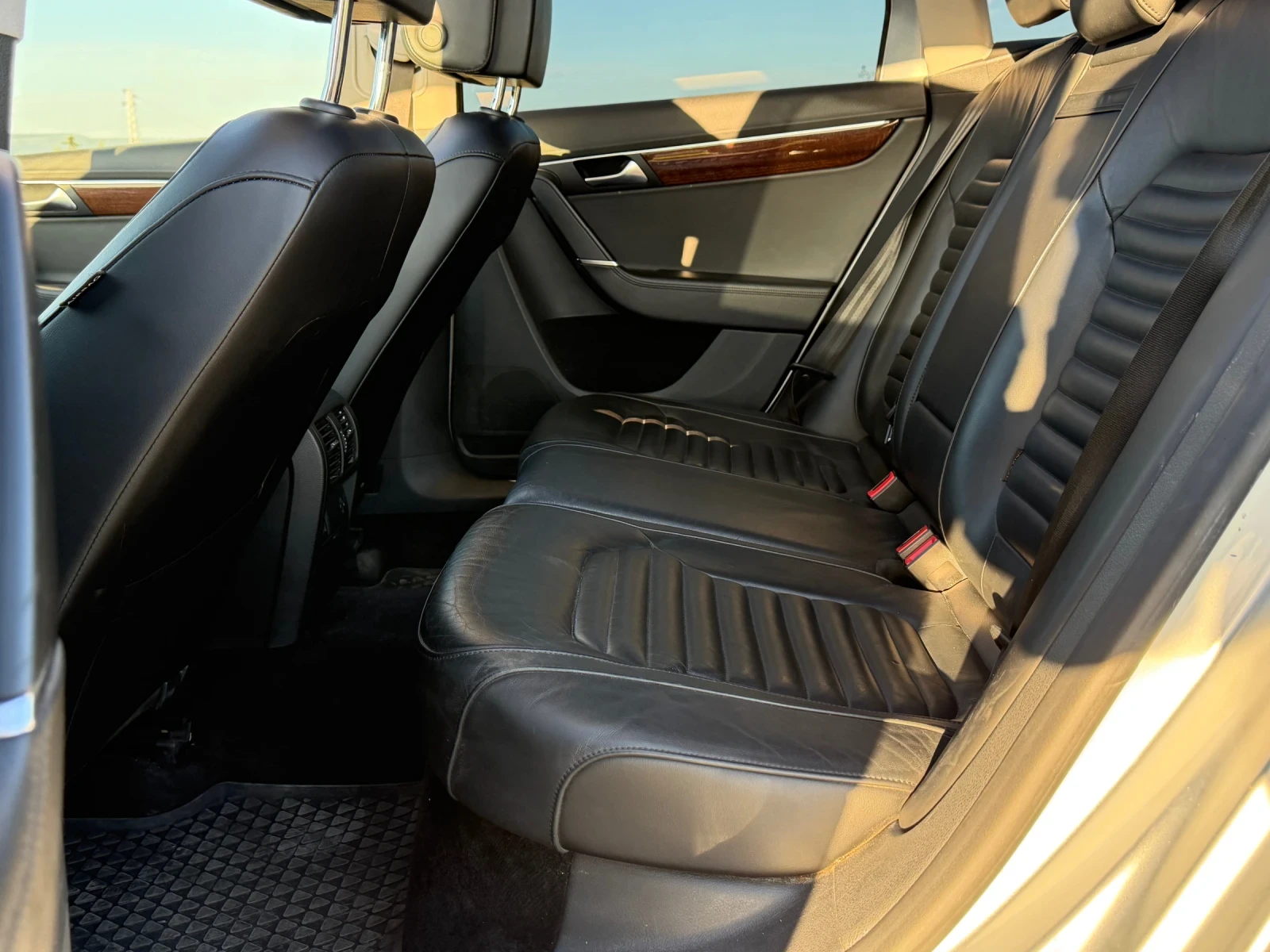 VW Passat 2.0TDI Highline, снимка 9 - Автомобили и джипове - 54429839