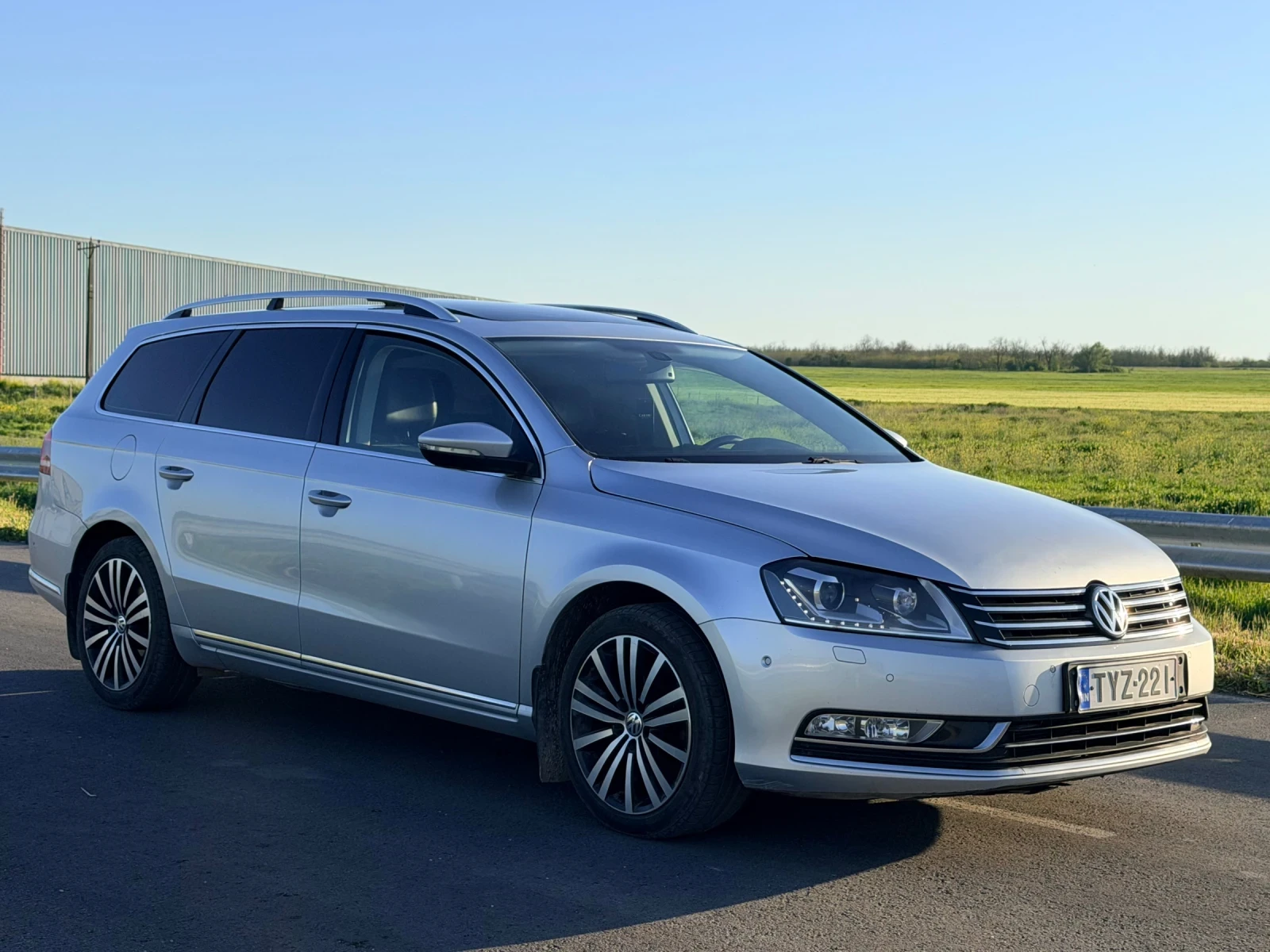 VW Passat 2.0TDI Highline, снимка 2 - Автомобили и джипове - 54429839