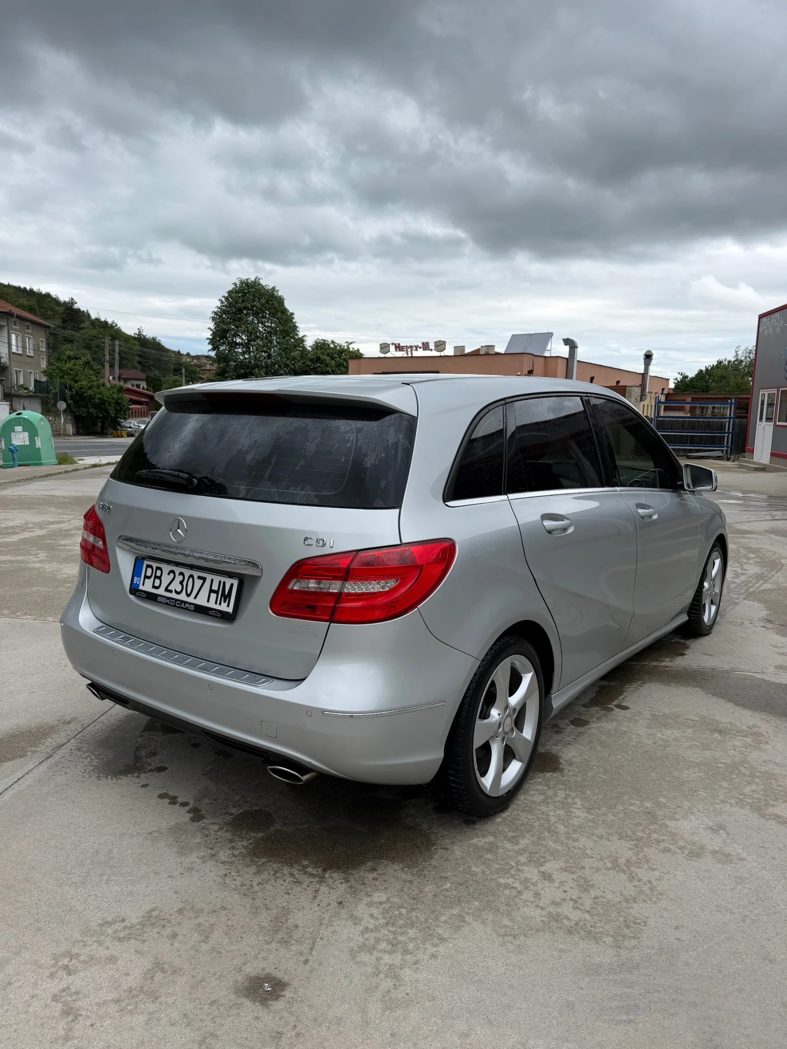 Mercedes-Benz B 180 AMG, снимка 3 - Автомобили и джипове - 54650435