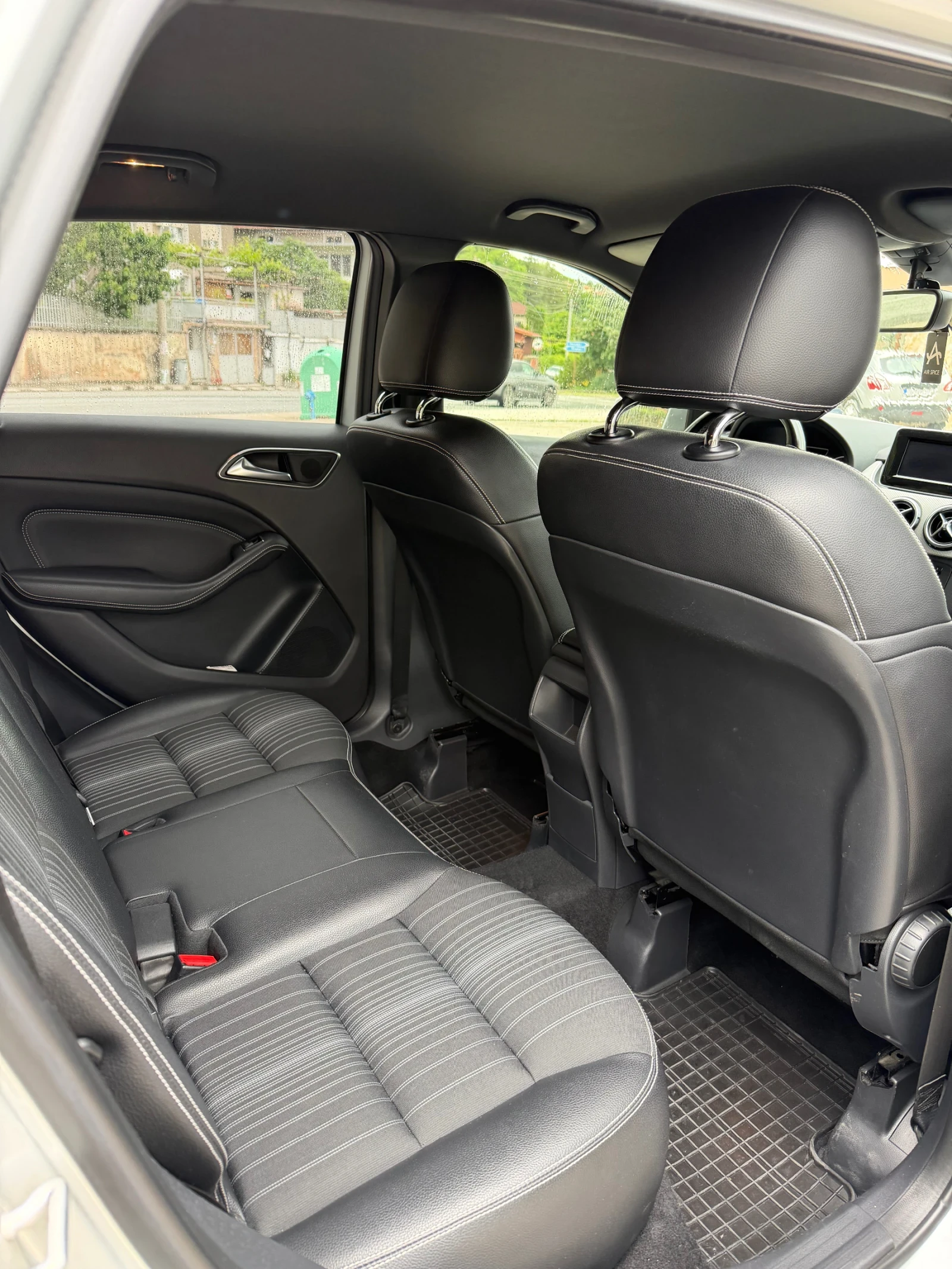 Mercedes-Benz B 180 AMG, снимка 9 - Автомобили и джипове - 54650435
