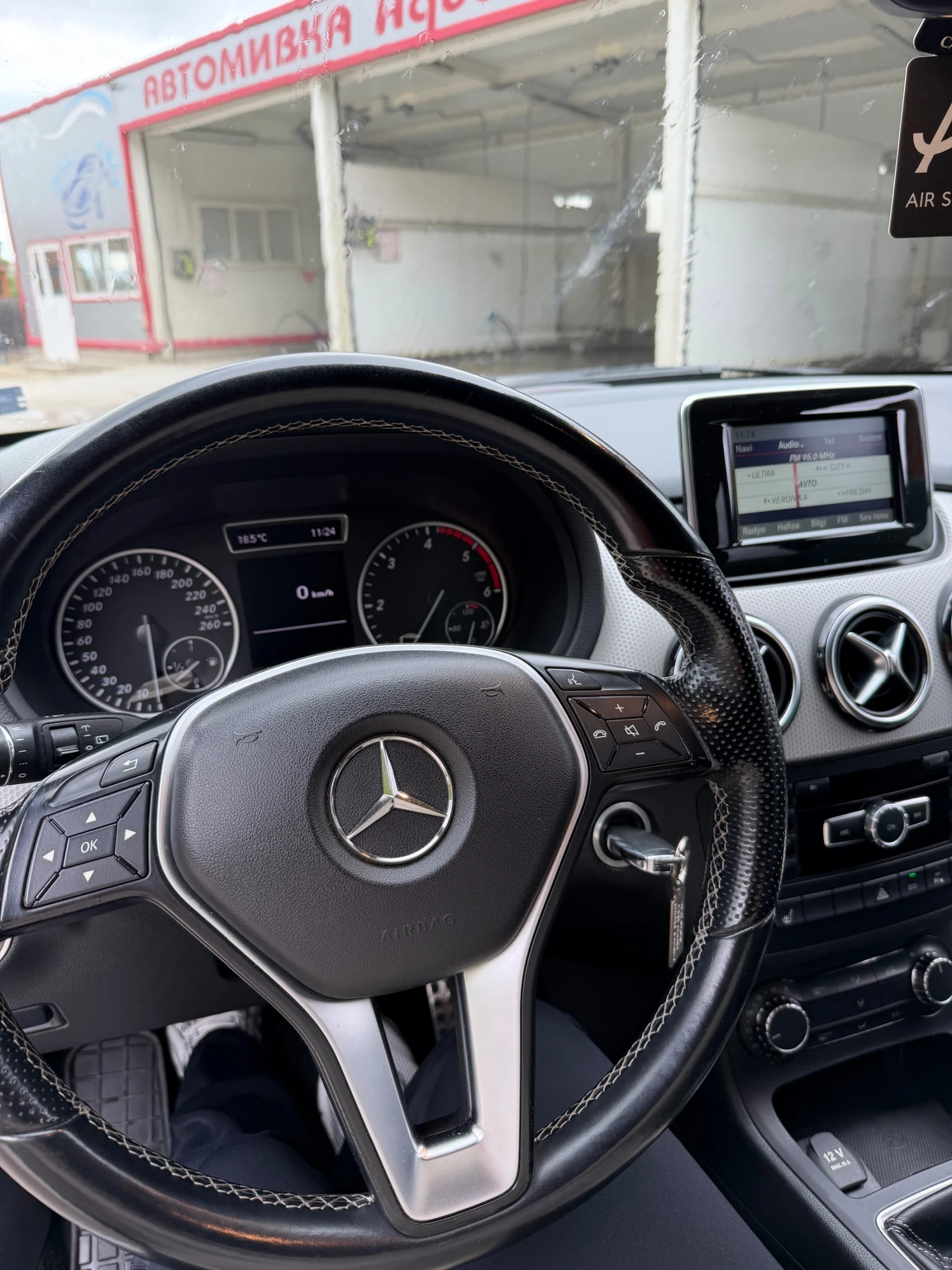 Mercedes-Benz B 180 AMG, снимка 13 - Автомобили и джипове - 54650435