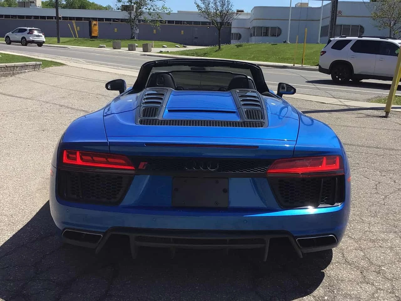 Audi R8 V10 / CABRIO / CARFAX / , снимка 4 - Автомобили и джипове - 54726396