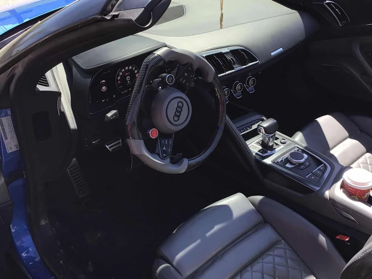 Audi R8 V10 / CABRIO / CARFAX / , снимка 5 - Автомобили и джипове - 54726396