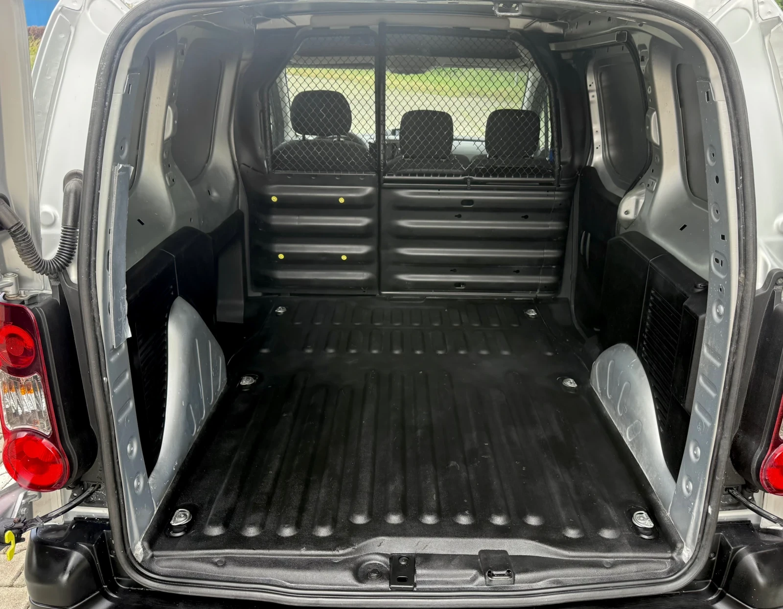 Citroen Berlingo 1.6 eHDi/75kc/КЛИМАТИК/3 места/120303км!, снимка 15 - Автомобили и джипове - 54797304
