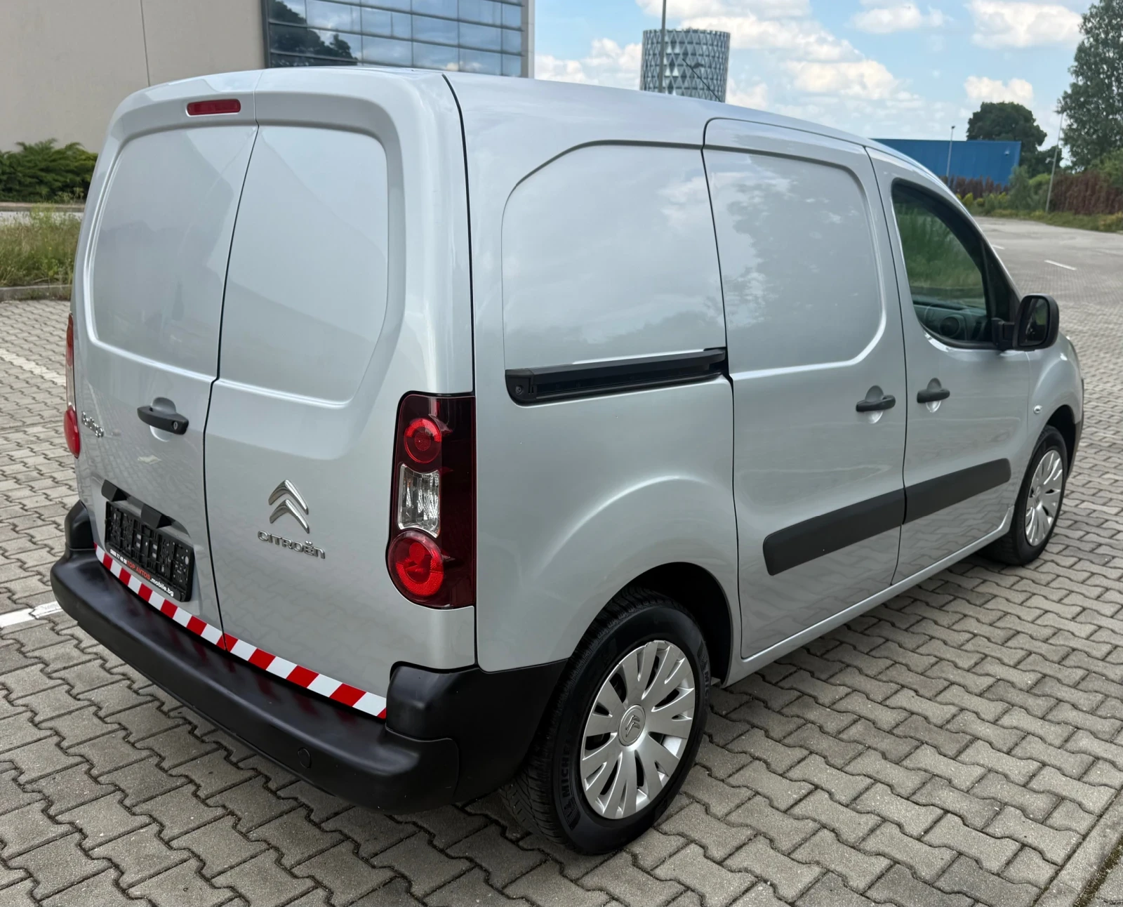 Citroen Berlingo 1.6 eHDi/75kc/КЛИМАТИК/3 места/120303км!, снимка 4 - Автомобили и джипове - 54797304