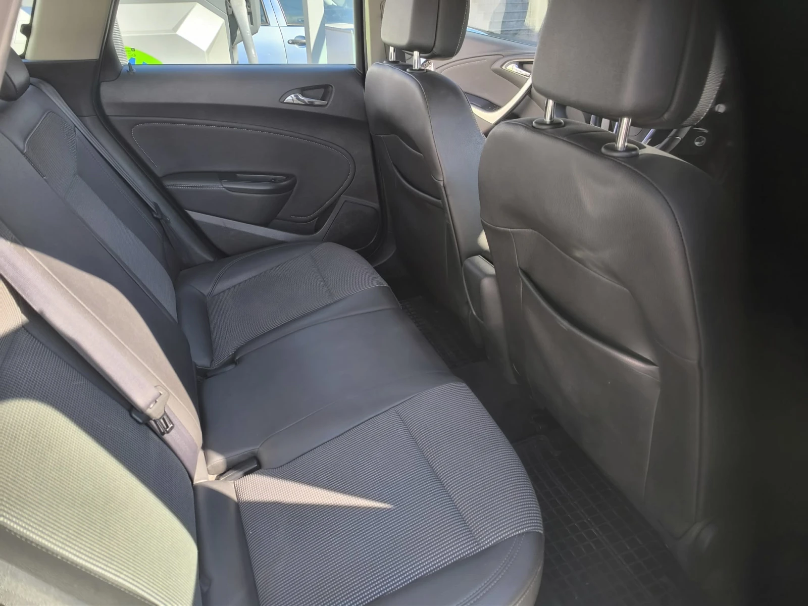 Opel Astra, снимка 16 - Автомобили и джипове - 55456874