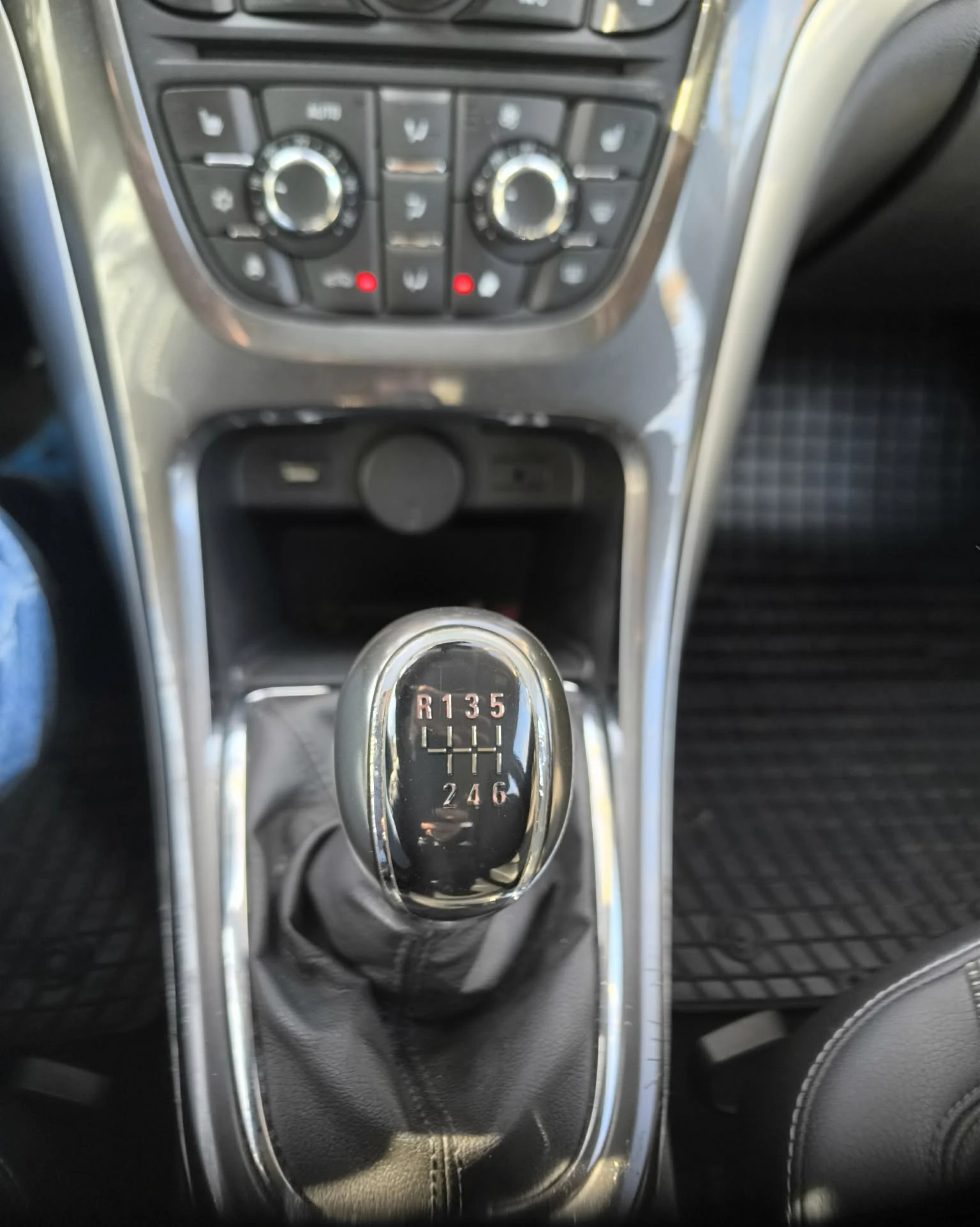 Opel Astra, снимка 11 - Автомобили и джипове - 55456874