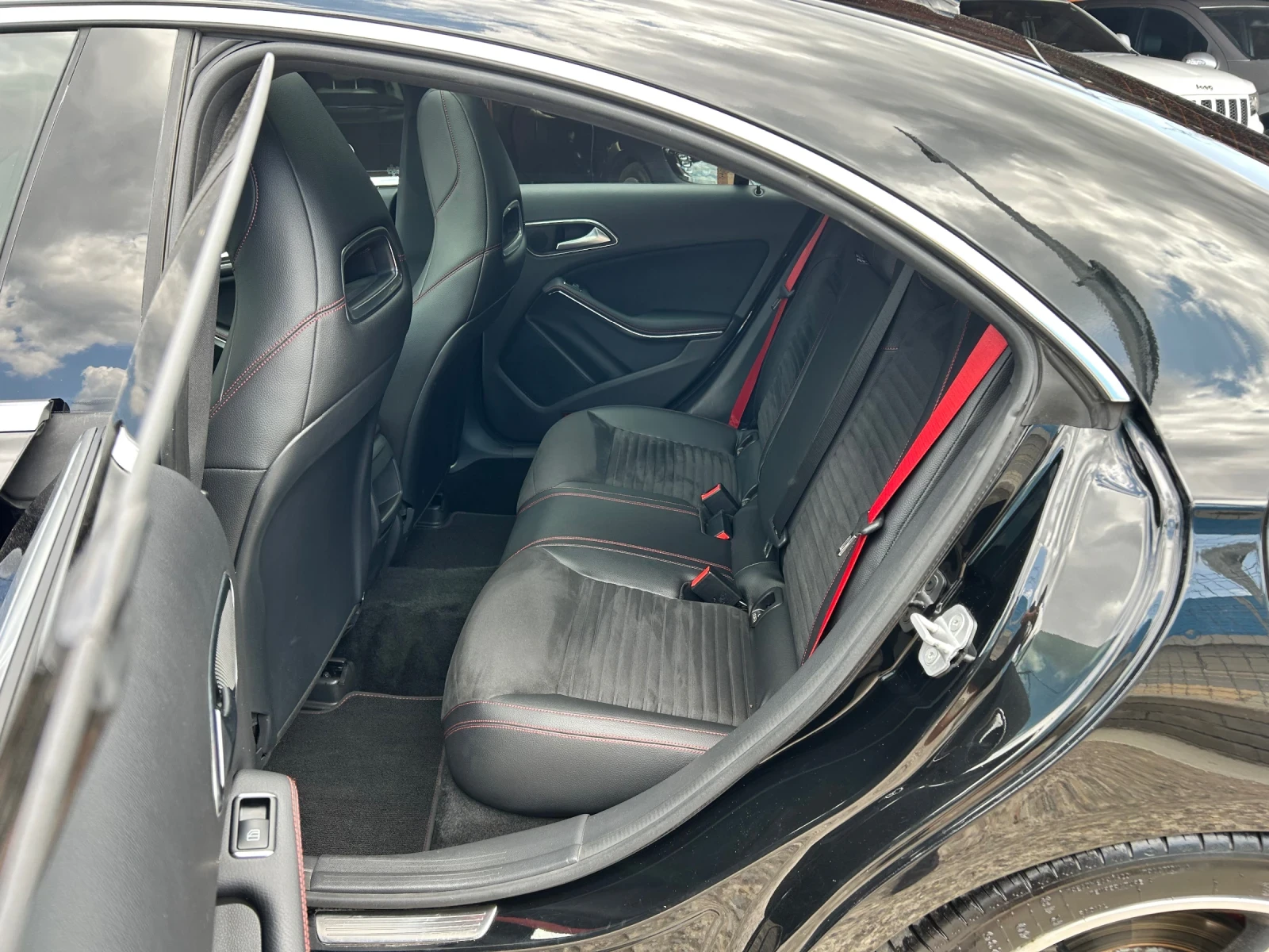 Mercedes-Benz CLA 250 AMG Premium 4MATIC, снимка 16 - Автомобили и джипове - 55698505