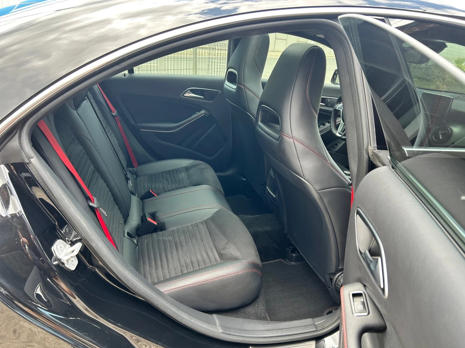 Mercedes-Benz CLA 250 AMG Premium 4MATIC, снимка 17 - Автомобили и джипове - 55698505