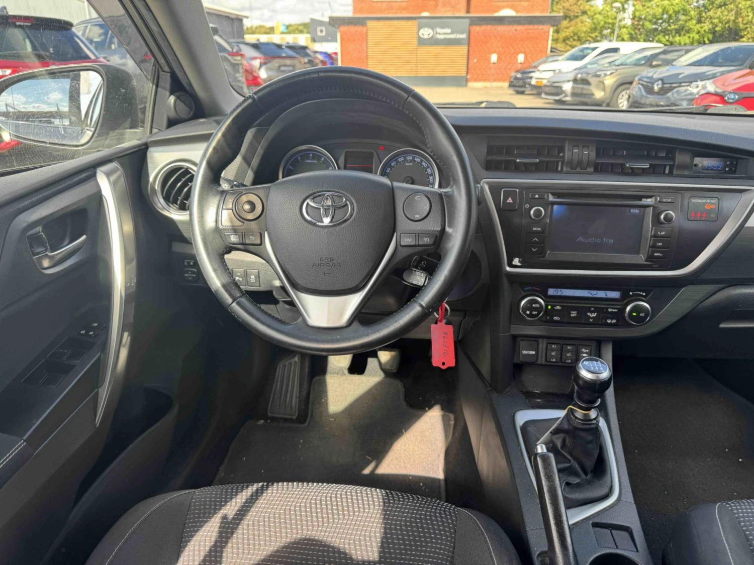 Toyota Auris T2+ 1.3 Бензин, снимка 3 - Автомобили и джипове - 55824463
