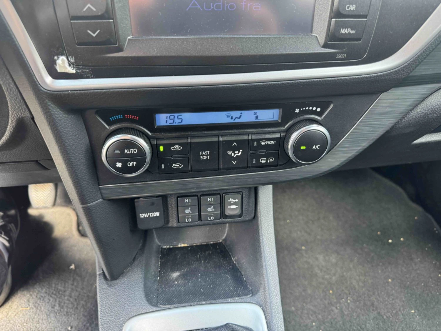 Toyota Auris T2+ 1.3 Бензин, снимка 5 - Автомобили и джипове - 55824463