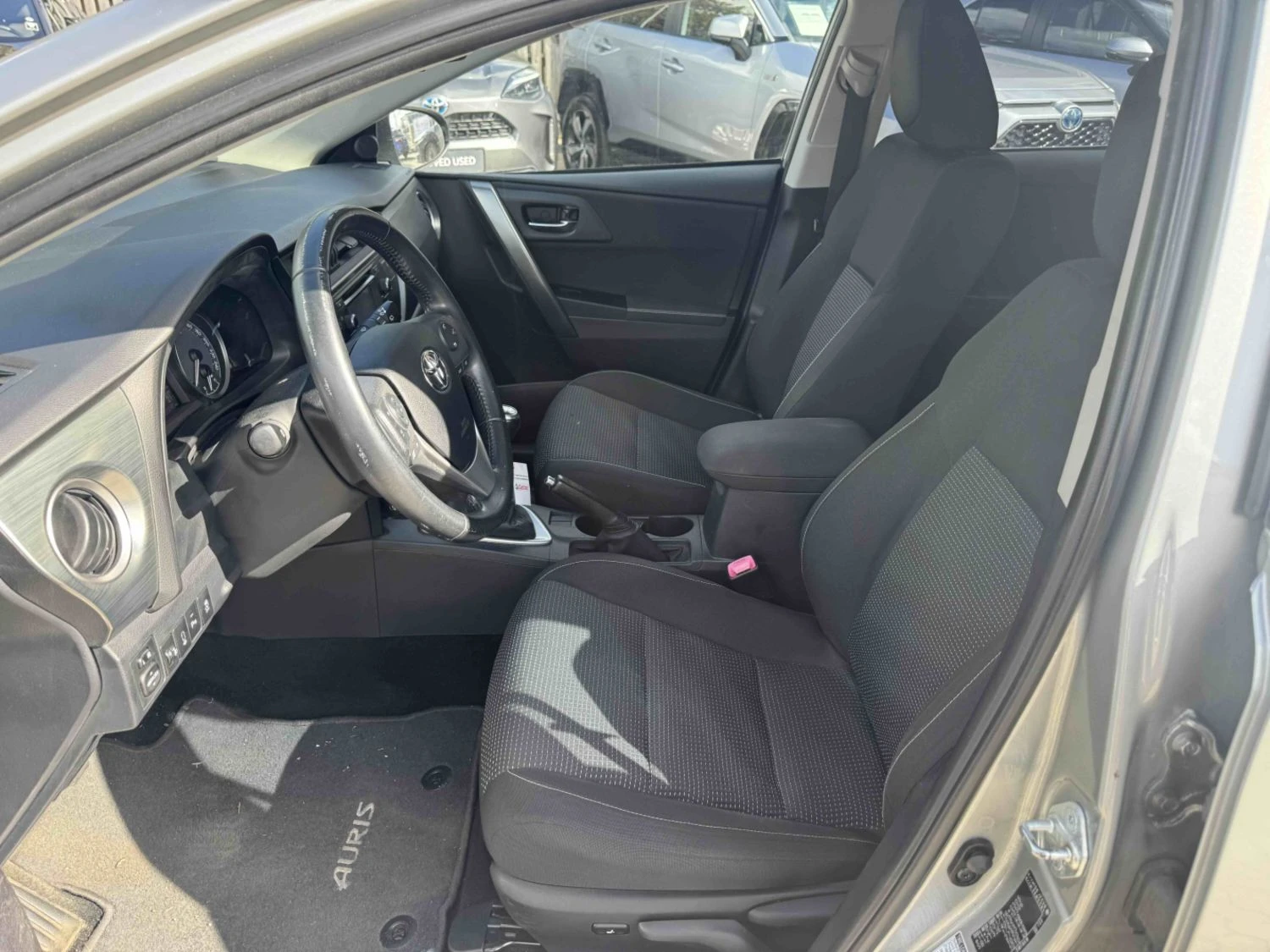 Toyota Auris T2+ 1.3 Бензин, снимка 7 - Автомобили и джипове - 55824463