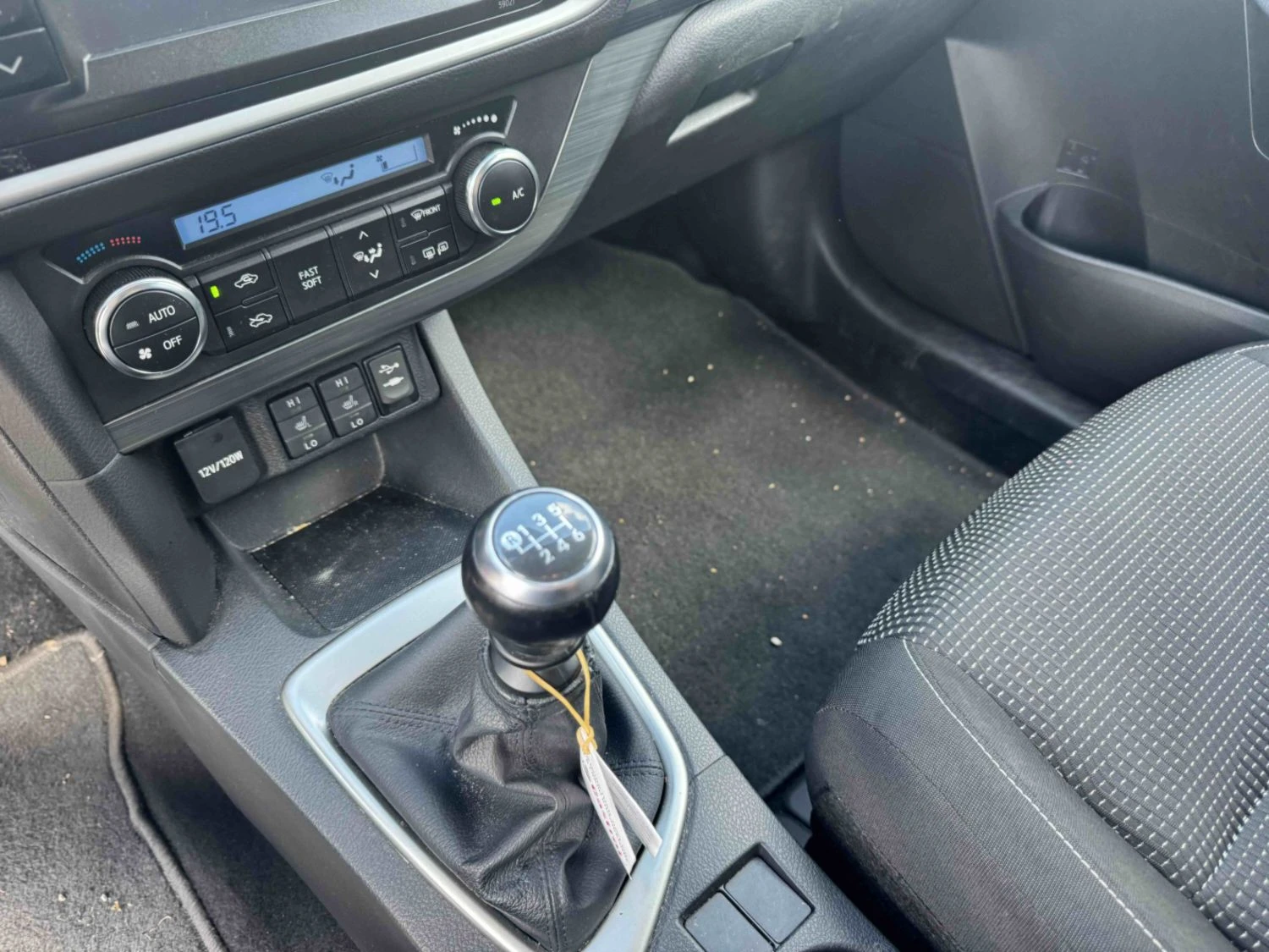 Toyota Auris T2+ 1.3 Бензин, снимка 6 - Автомобили и джипове - 55824463