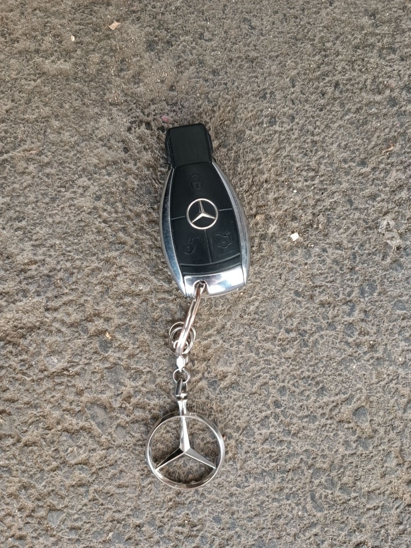 Mercedes-Benz GL 320 Реални километри.Колата винаги е стояла в гараж., снимка 9 - Автомобили и джипове - 46118835
