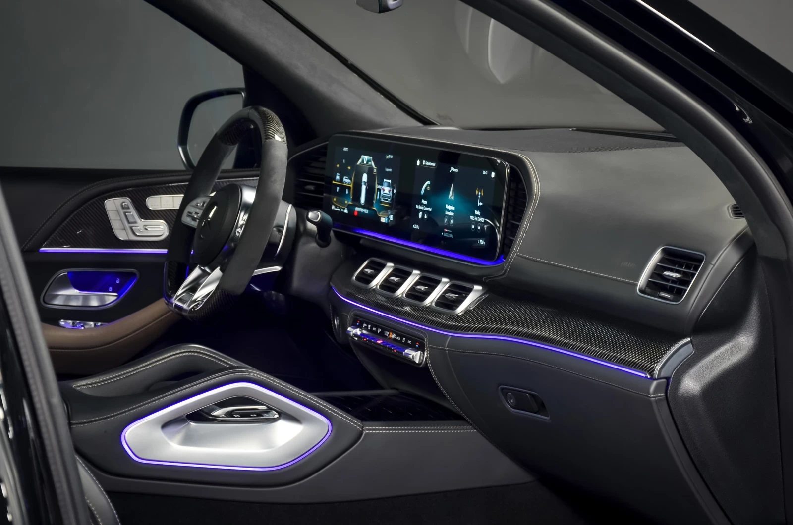 Mercedes-Benz GLS 63 AMG 4MATIC+ * Full Carbon* Вакум* Burmester* Pano* 7-м - изображение 8