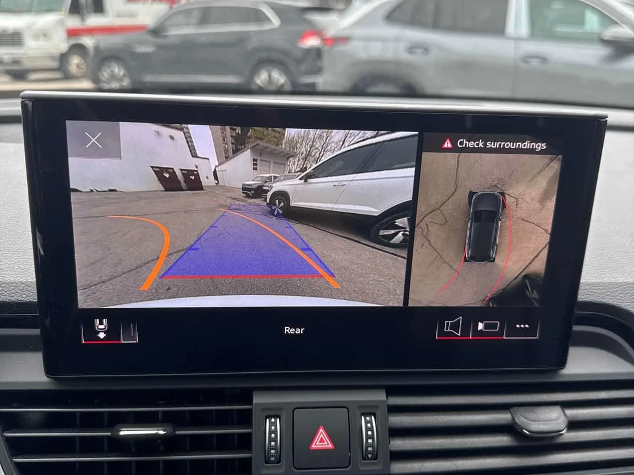 Audi Q5 Progressiv/ПАНОРАМА/360/ДИСТРОНИК/ГУМИ+ ДЖАНТИ , снимка 10 - Автомобили и джипове - 54353768