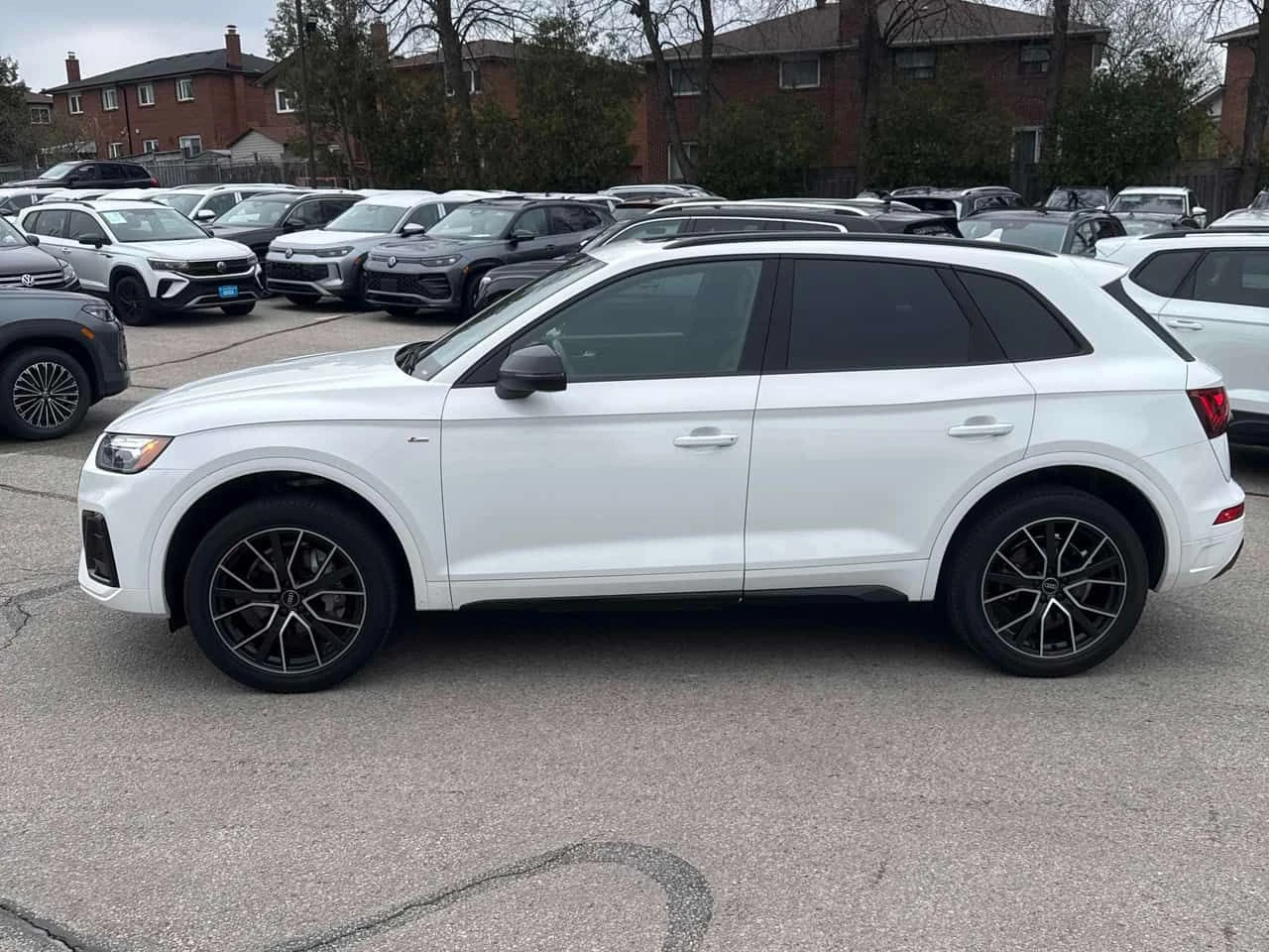 Audi Q5 Progressiv/ПАНОРАМА/360/ДИСТРОНИК/ГУМИ+ ДЖАНТИ , снимка 3 - Автомобили и джипове - 54353768