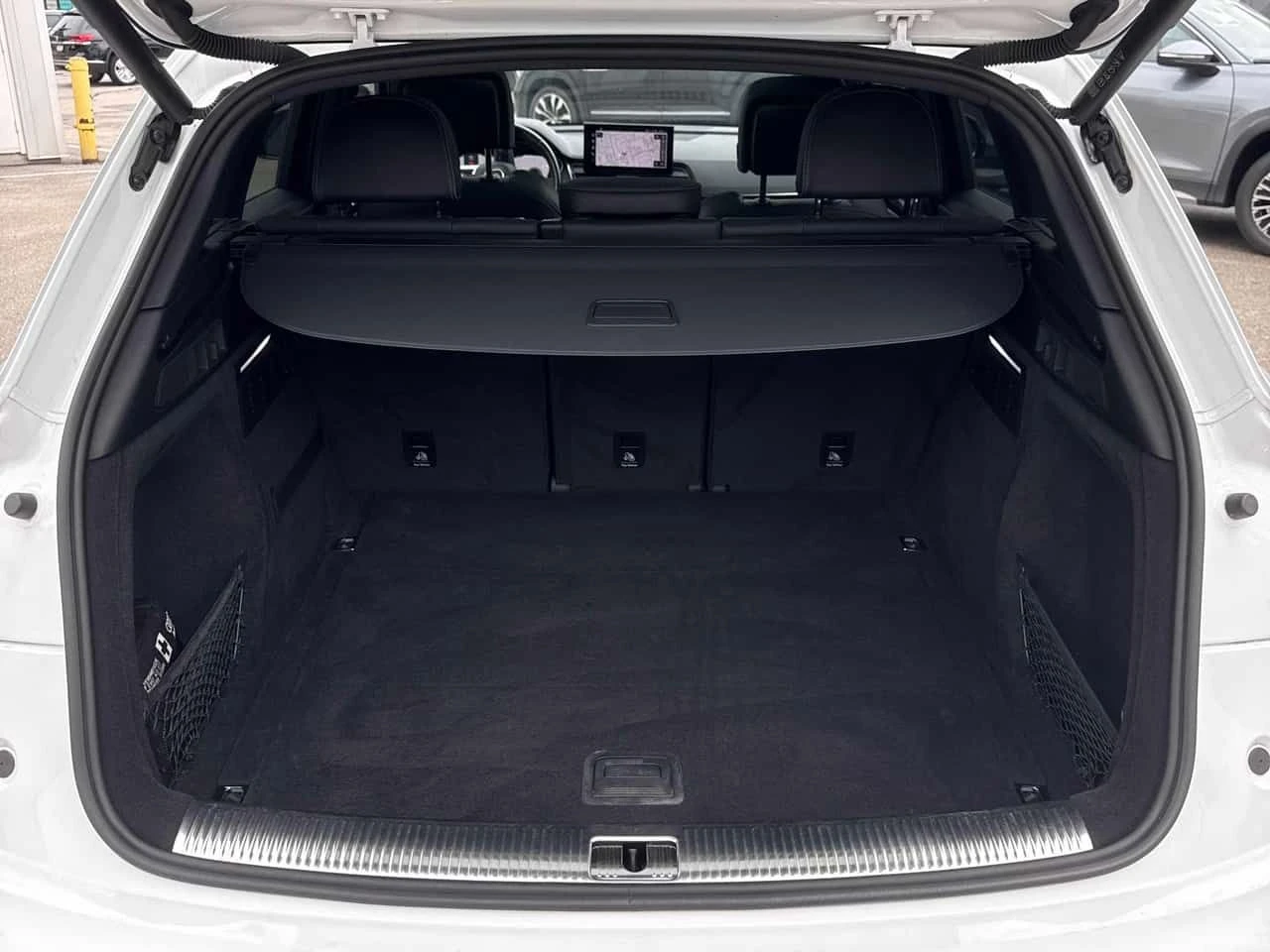 Audi Q5 Progressiv/ПАНОРАМА/360/ДИСТРОНИК/ГУМИ+ ДЖАНТИ , снимка 14 - Автомобили и джипове - 54353768