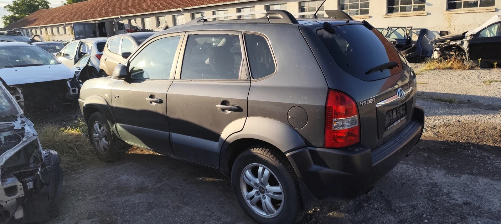 Hyundai Tucson 2.0, снимка 2 - Автомобили и джипове - 56076460