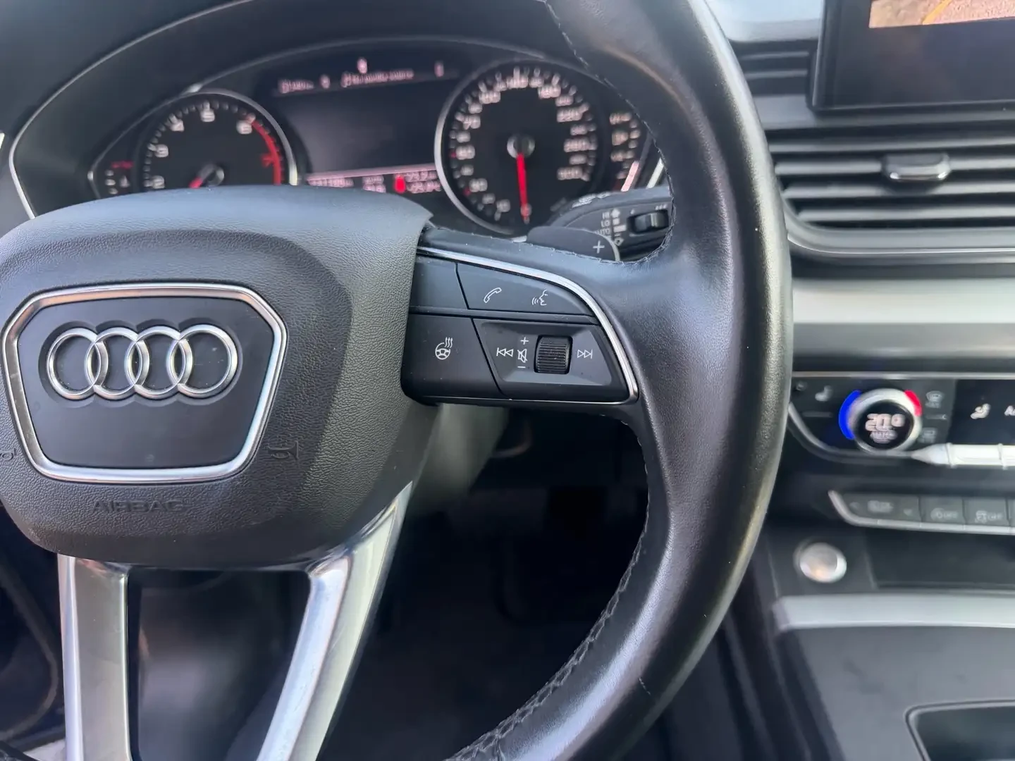 Audi Q5 45 Comfort QUATTRO| КАМЕРА| ПОДГРЕВ| 245к.с., снимка 6 - Автомобили и джипове - 56099420