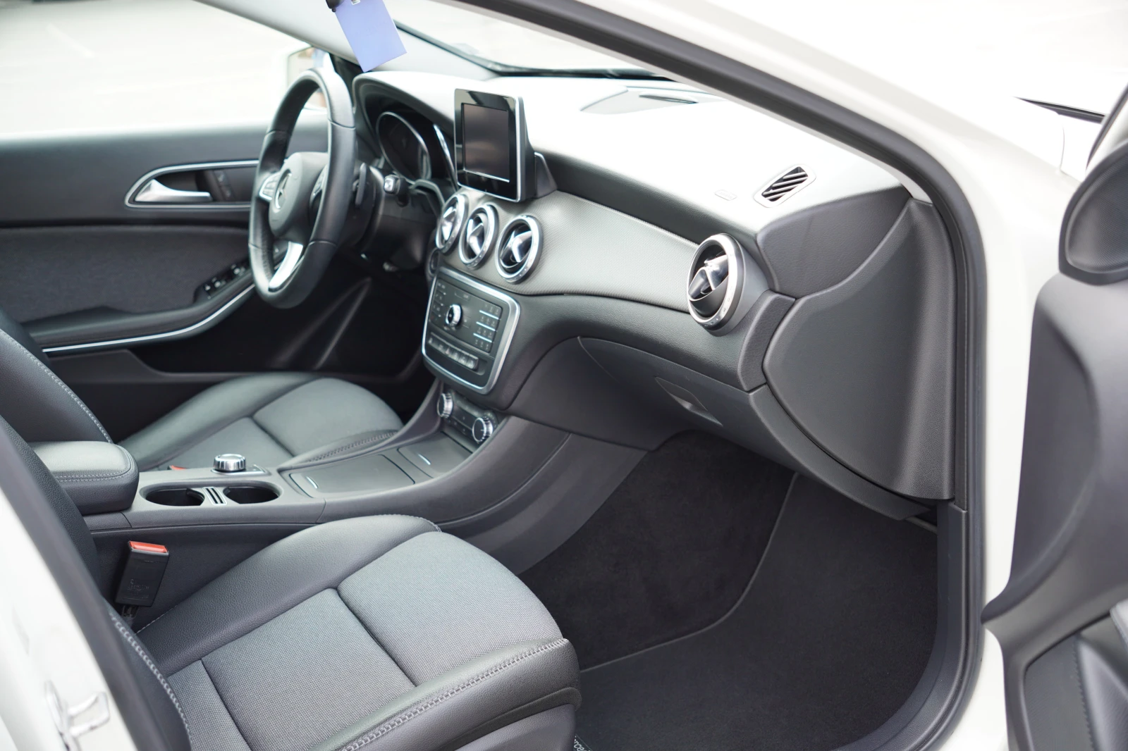 Mercedes-Benz GLA 250 4 matic, снимка 11 - Автомобили и джипове - 56200424