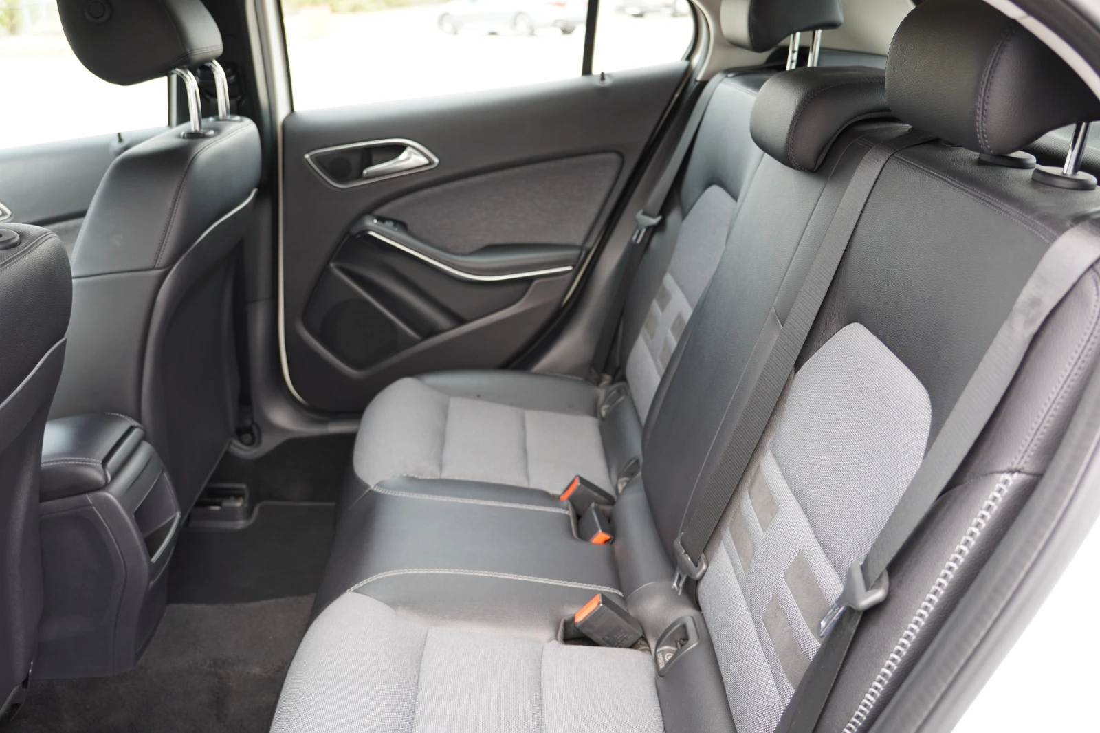 Mercedes-Benz GLA 250 4 matic, снимка 13 - Автомобили и джипове - 56200424