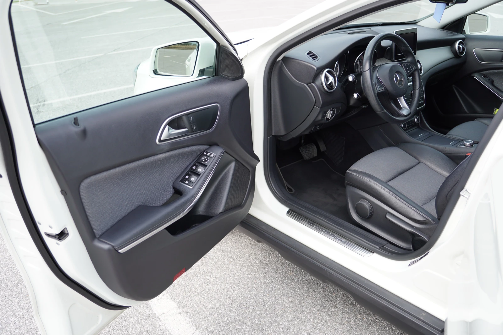 Mercedes-Benz GLA 250 4 matic, снимка 8 - Автомобили и джипове - 56200424