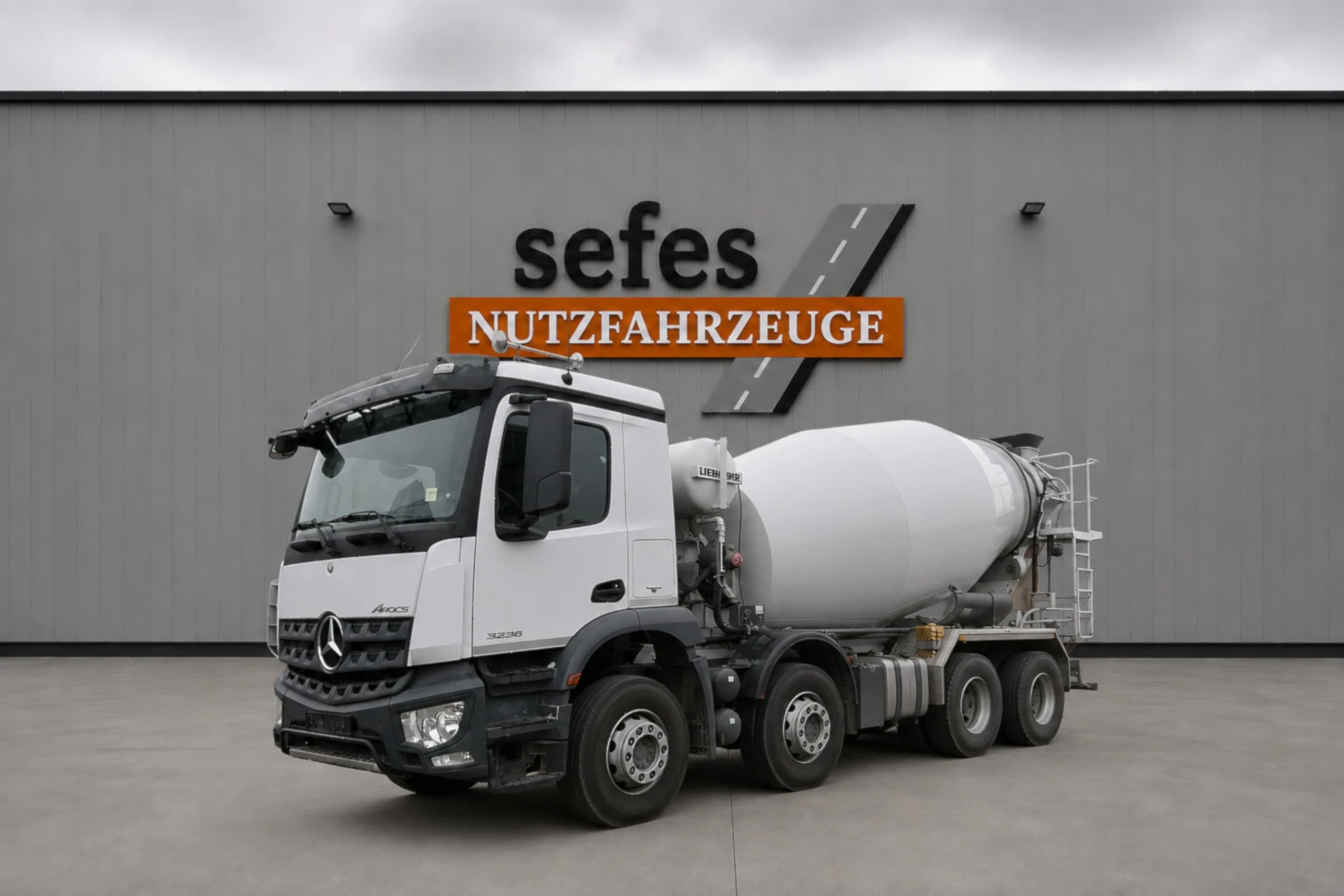 Mercedes-Benz Arocs 3236B Betonmischer Liebherr HTM 90