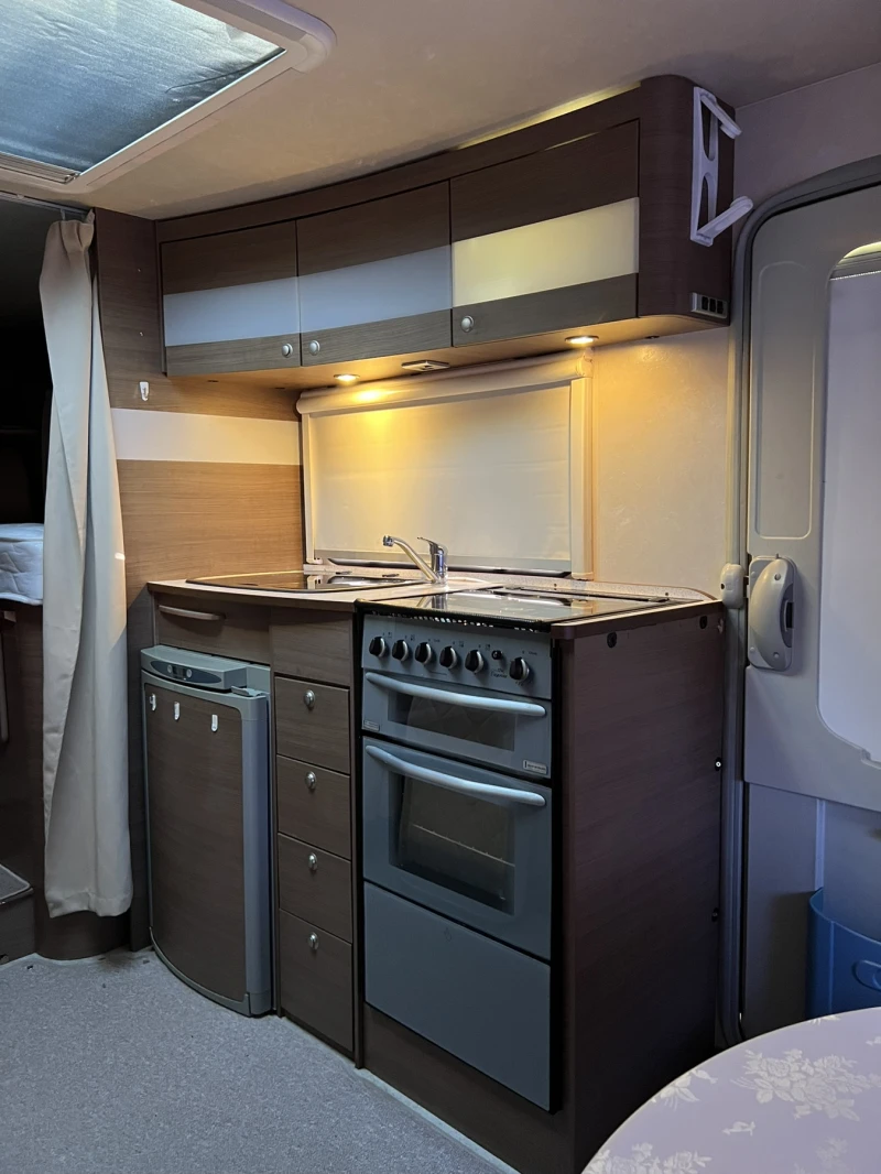 Каравана Adria ADIVA 542 UL, снимка 9 - Каравани и кемпери - 49049880