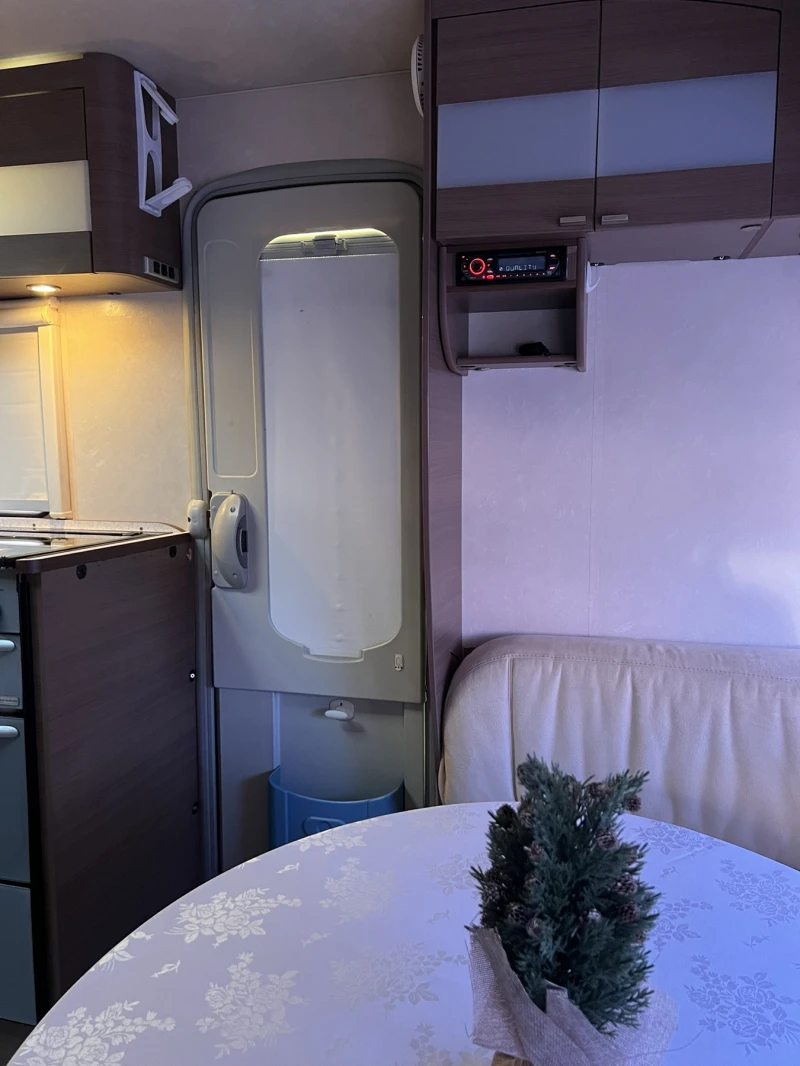 Каравана Adria ADIVA 542 UL, снимка 8 - Каравани и кемпери - 49049880