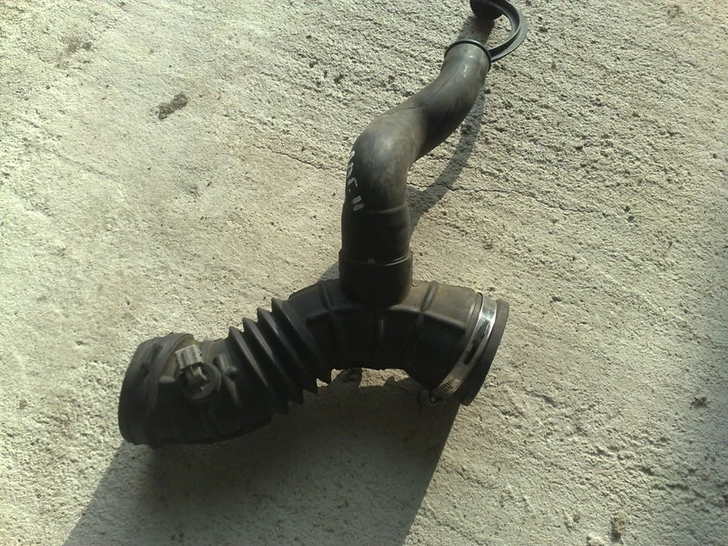 Маркуч от дросела до дебитомера за Рено Лагуна 2.0 16V 