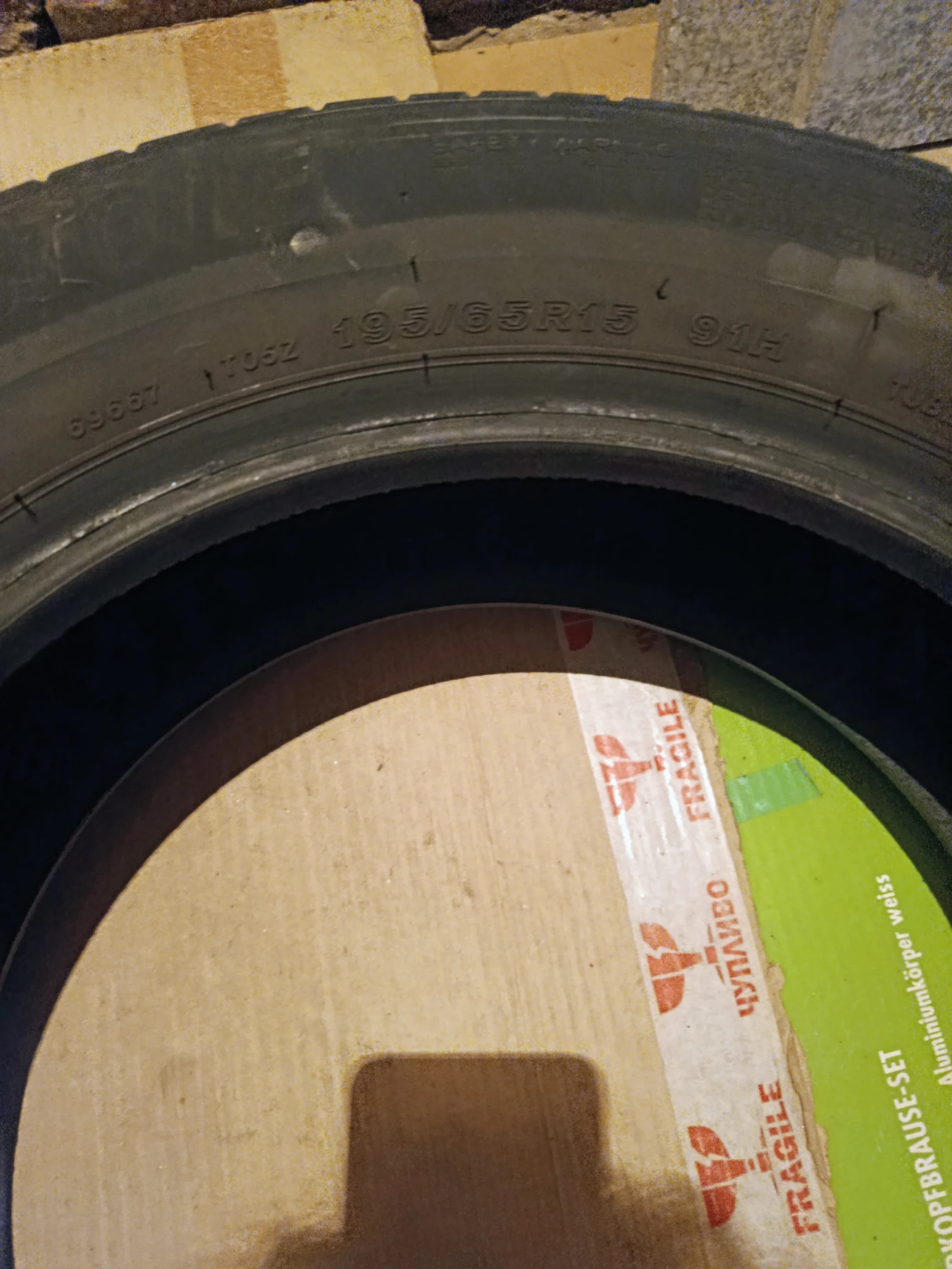 Гуми Летни 195/65R15, снимка 4 - Гуми и джанти - 54731166