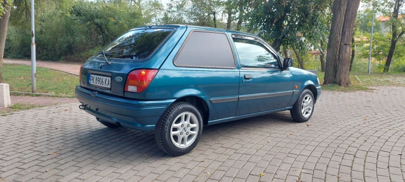 Ford Fiesta 1.1/50HP/Cayman Blue !, снимка 3 - Автомобили и джипове - 47343936