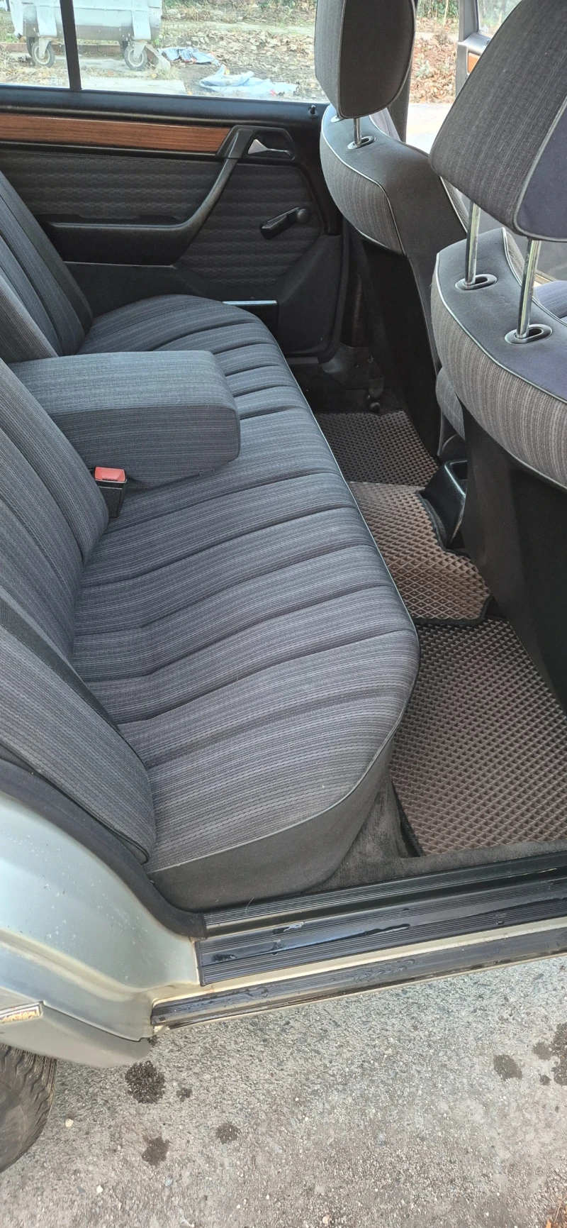 Mercedes-Benz 124, снимка 8 - Автомобили и джипове - 52356927